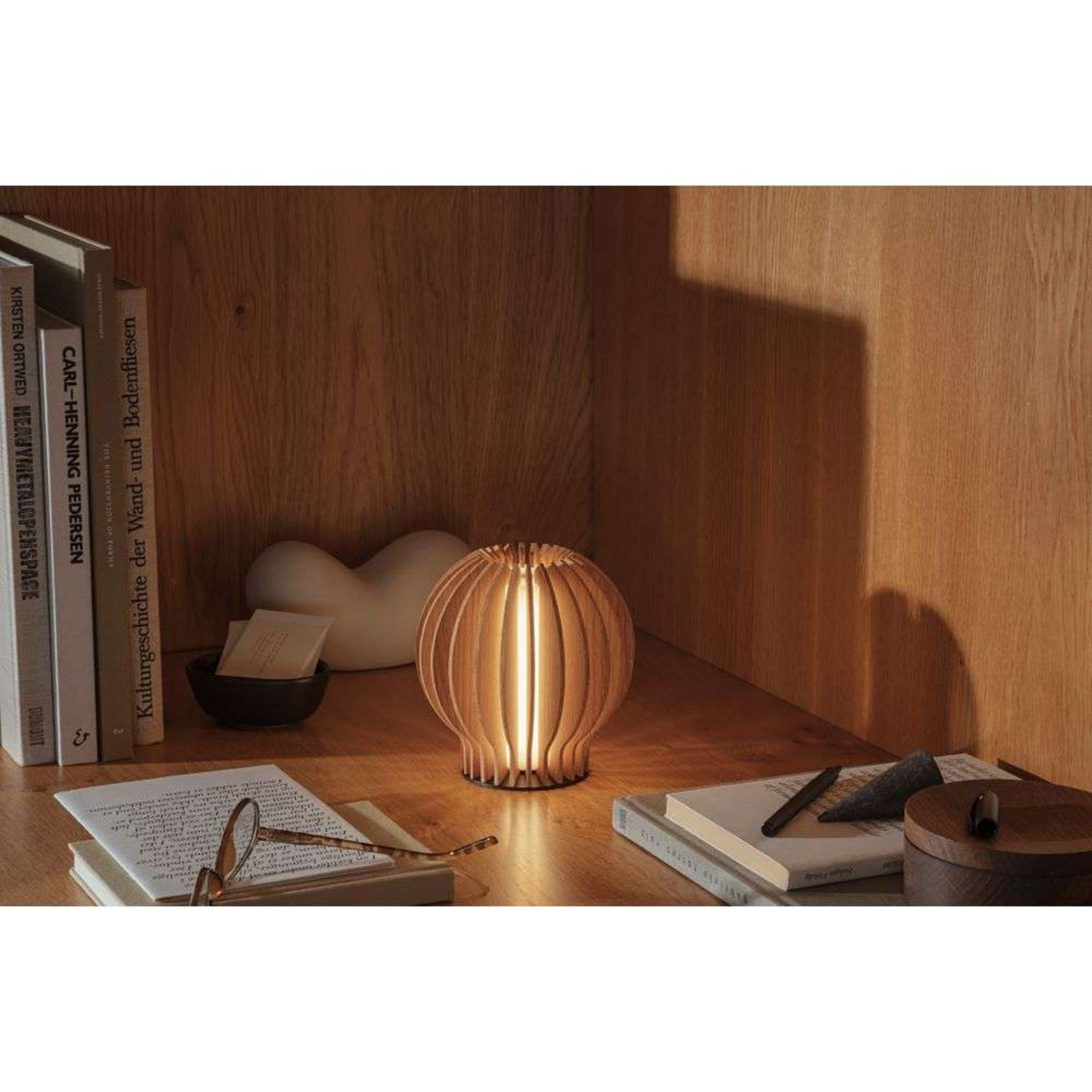 Radiant Round Portable Candeeiro de Mesa Oak - Eva Solo