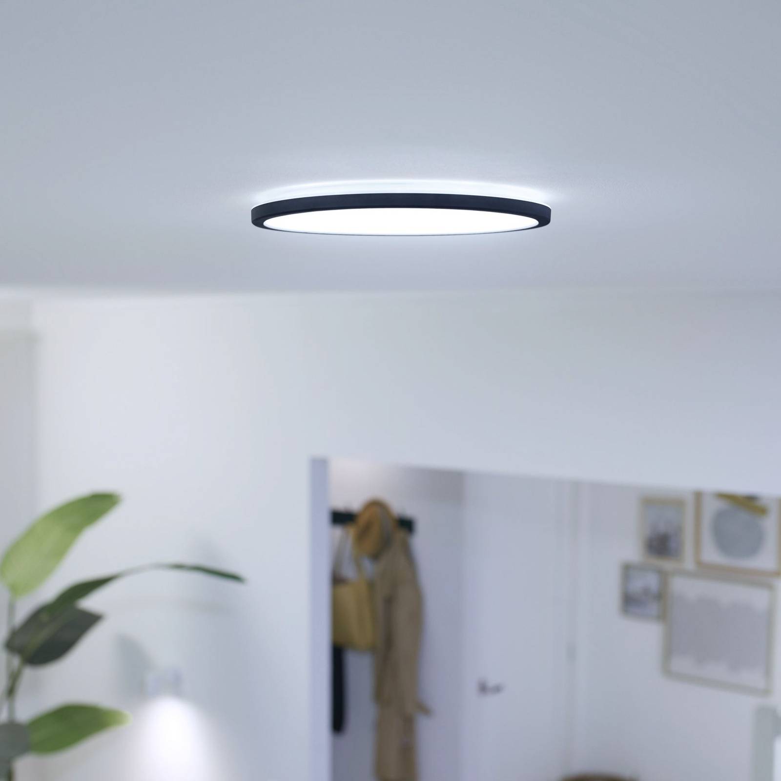 WiZ SuperSlim LED-taklampa CCT Ø24cm svart
