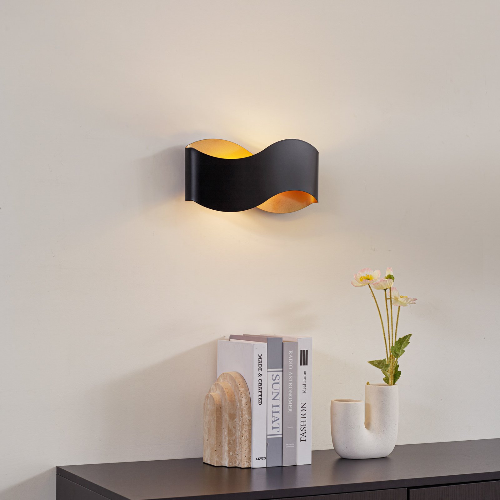 Dailin zidna lampa, crna/zlatna, 30 cm, metalna - Lindby