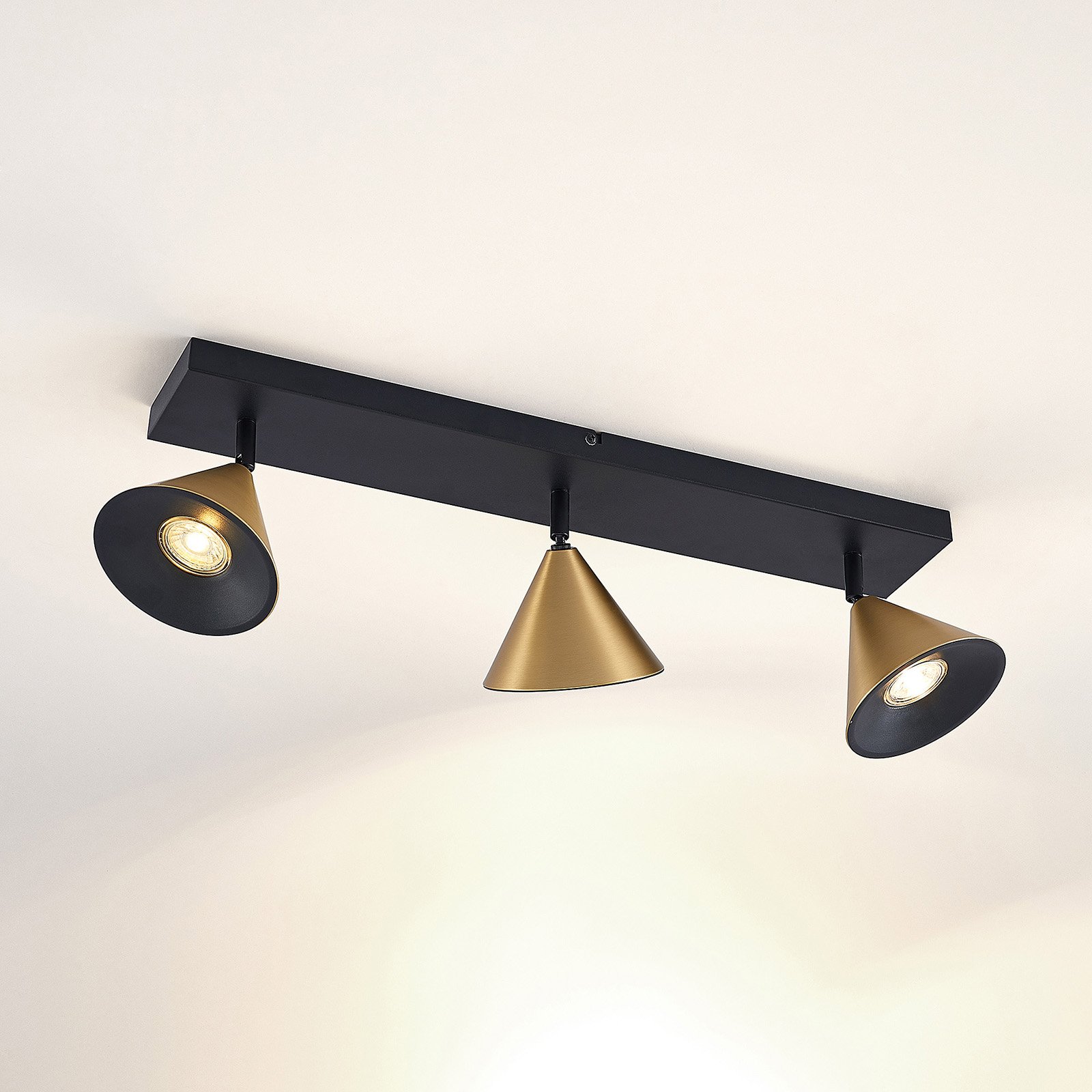 Lucande Kartio ceiling lamp, 3-bulb tiltable brass