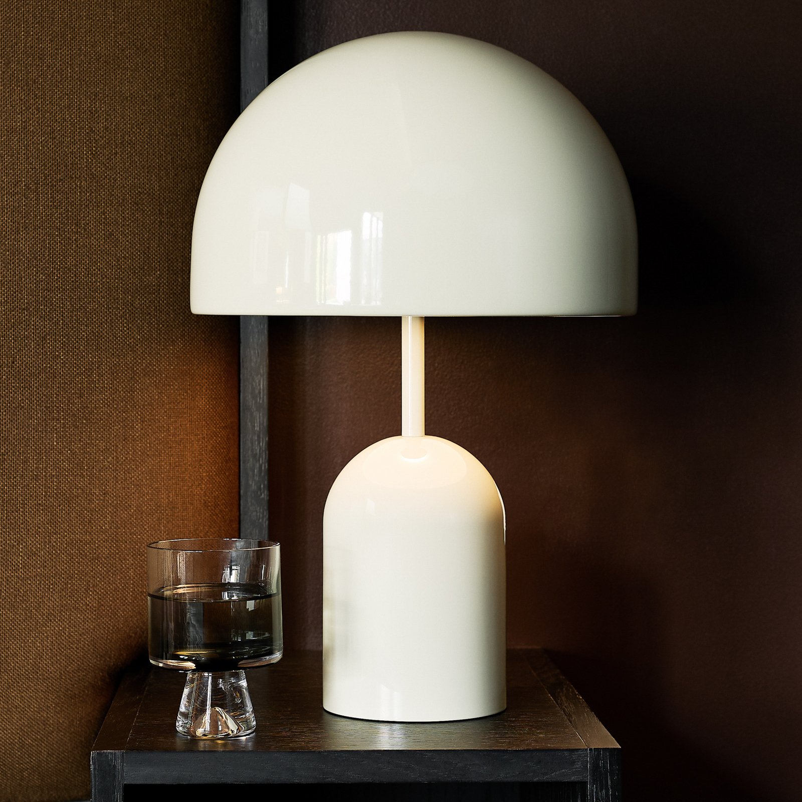 Tom Dixon LED stolní lampa Bell, bílá, výška 43 cm, ocel