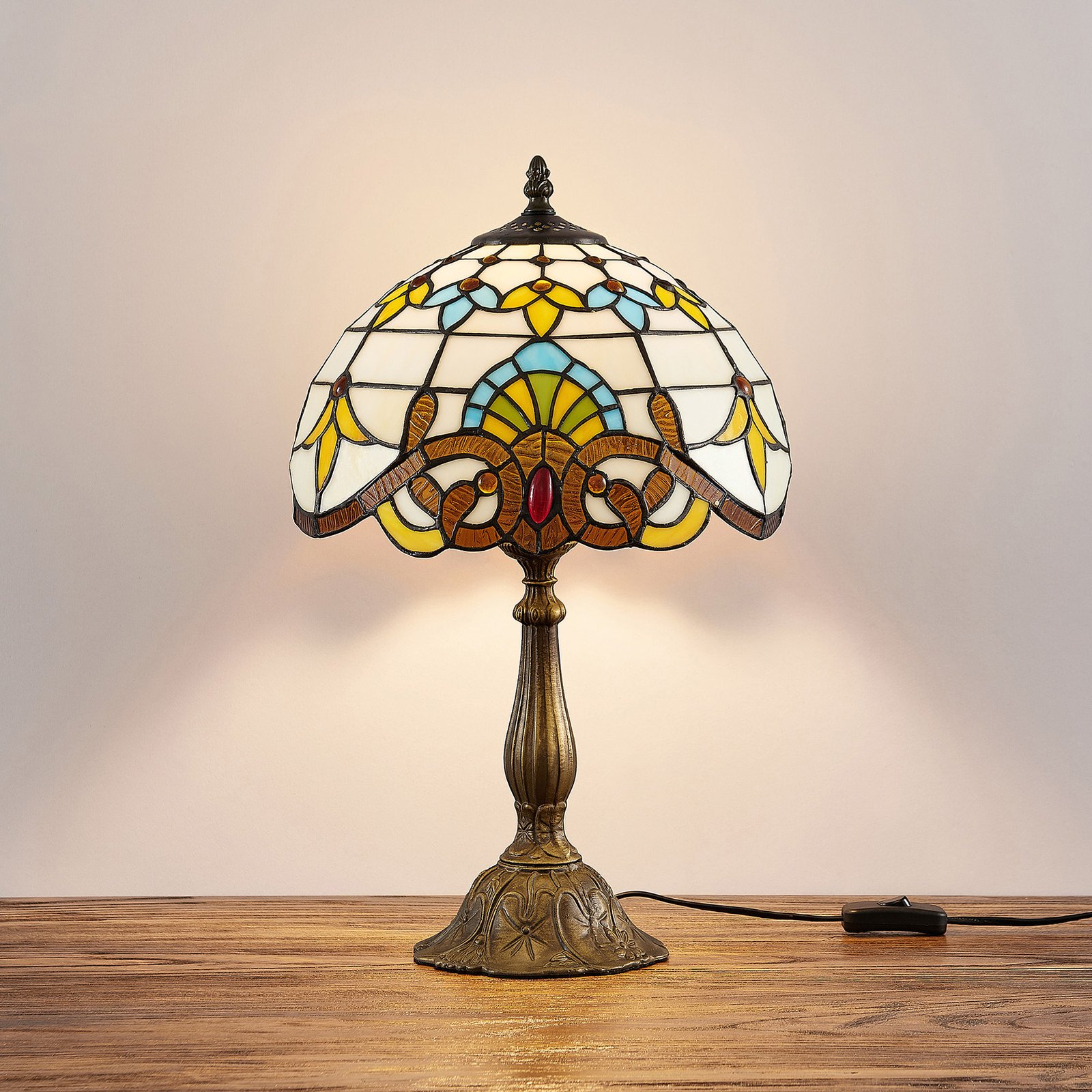 Lindby Audrey bordslampa i Tiffany-stil