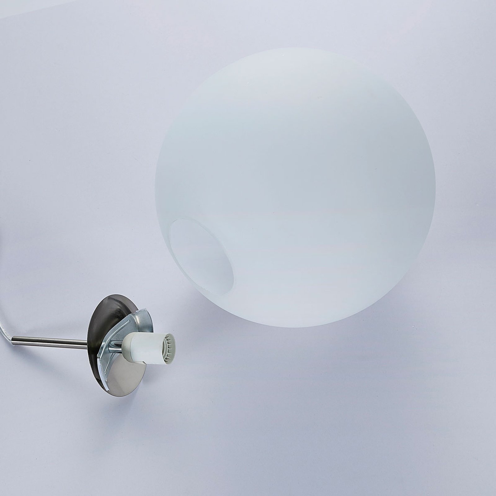 Bolvormige hanglamp Marike van wit opaalglas