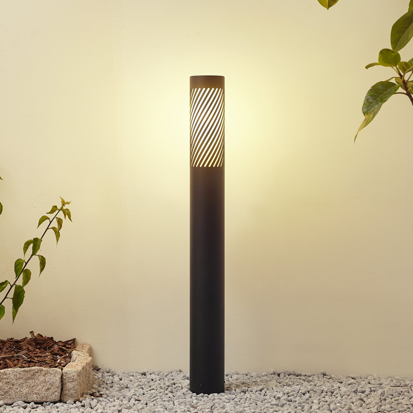 Lindby path light Lurinda, black, aluminium, Ø 10.5 cm