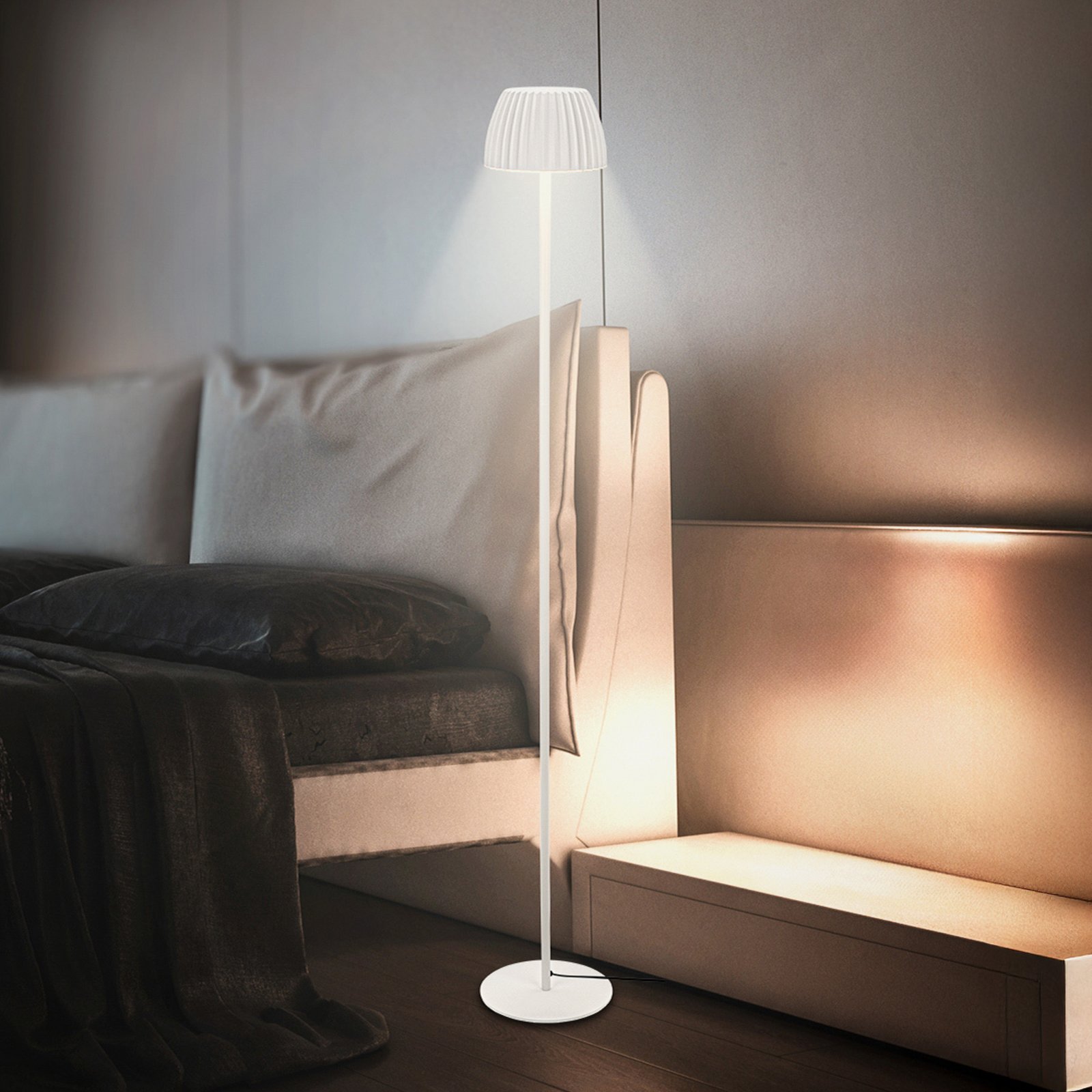 LED-lattiavalo Loca, vanha valkoinen, korkeus 123 cm, muovi/metalli
