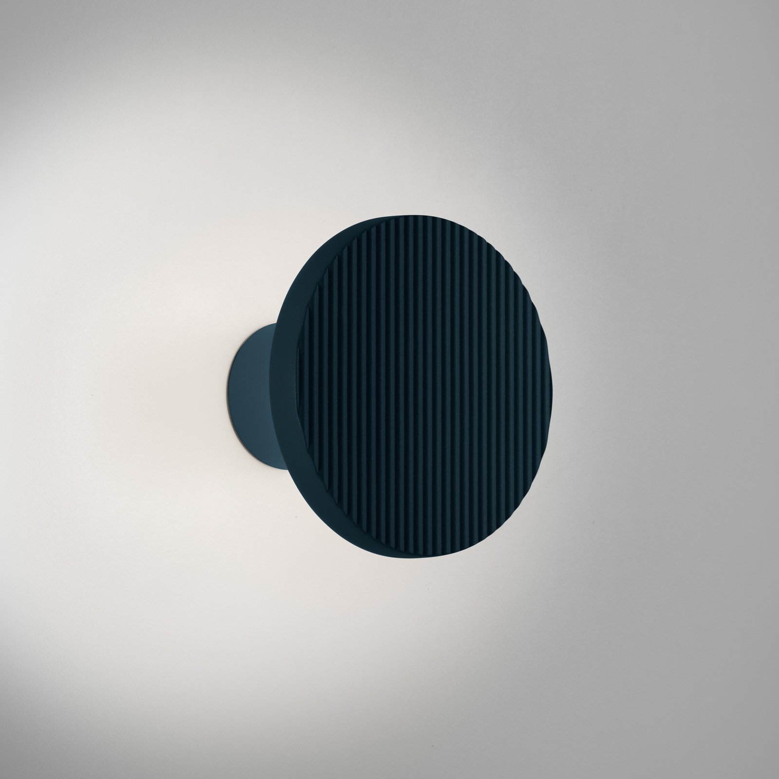 Bover LED-vägglampa Arid A/01 gråblå CCT 2 200–2 700 K IP44 Bover LED-vägglampa Arid A/01 gråblå CCT 2 200–2 700 K IP44