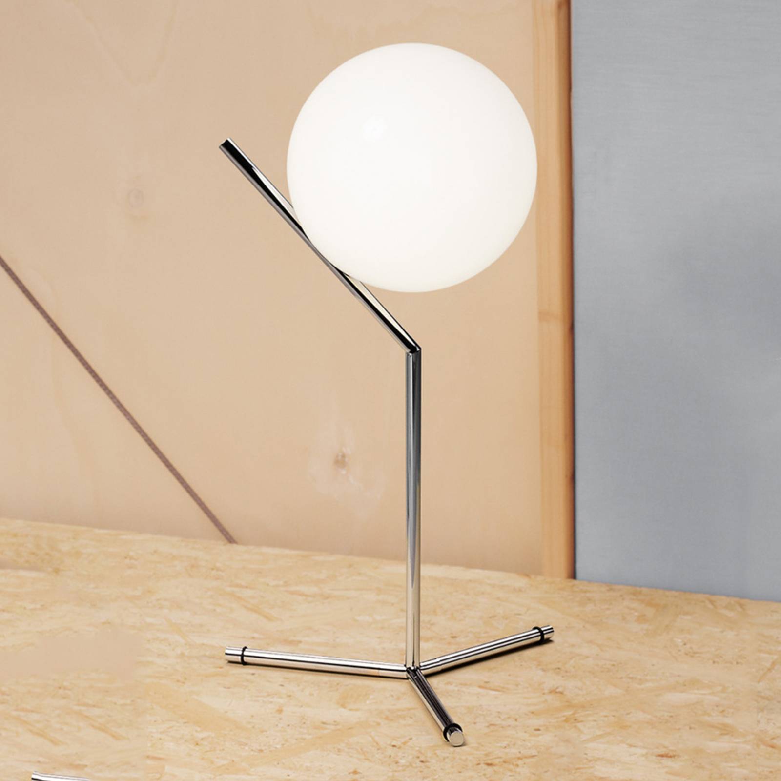 FLOS IC T1 Wysoka lampa stołowa, błyszczący chrom