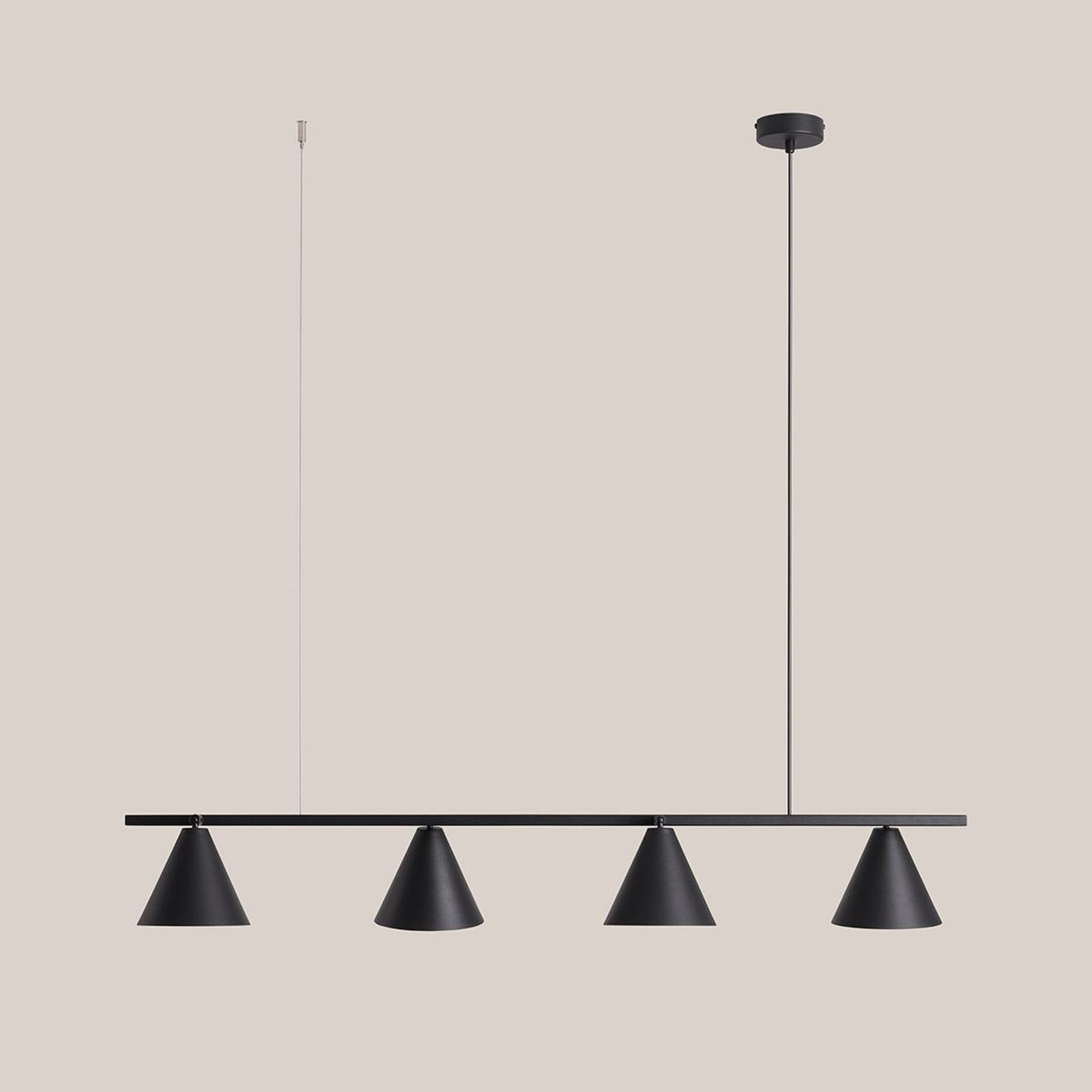 Luminária suspensa Form 4, metal, cone, 4 lâmpadas, preto