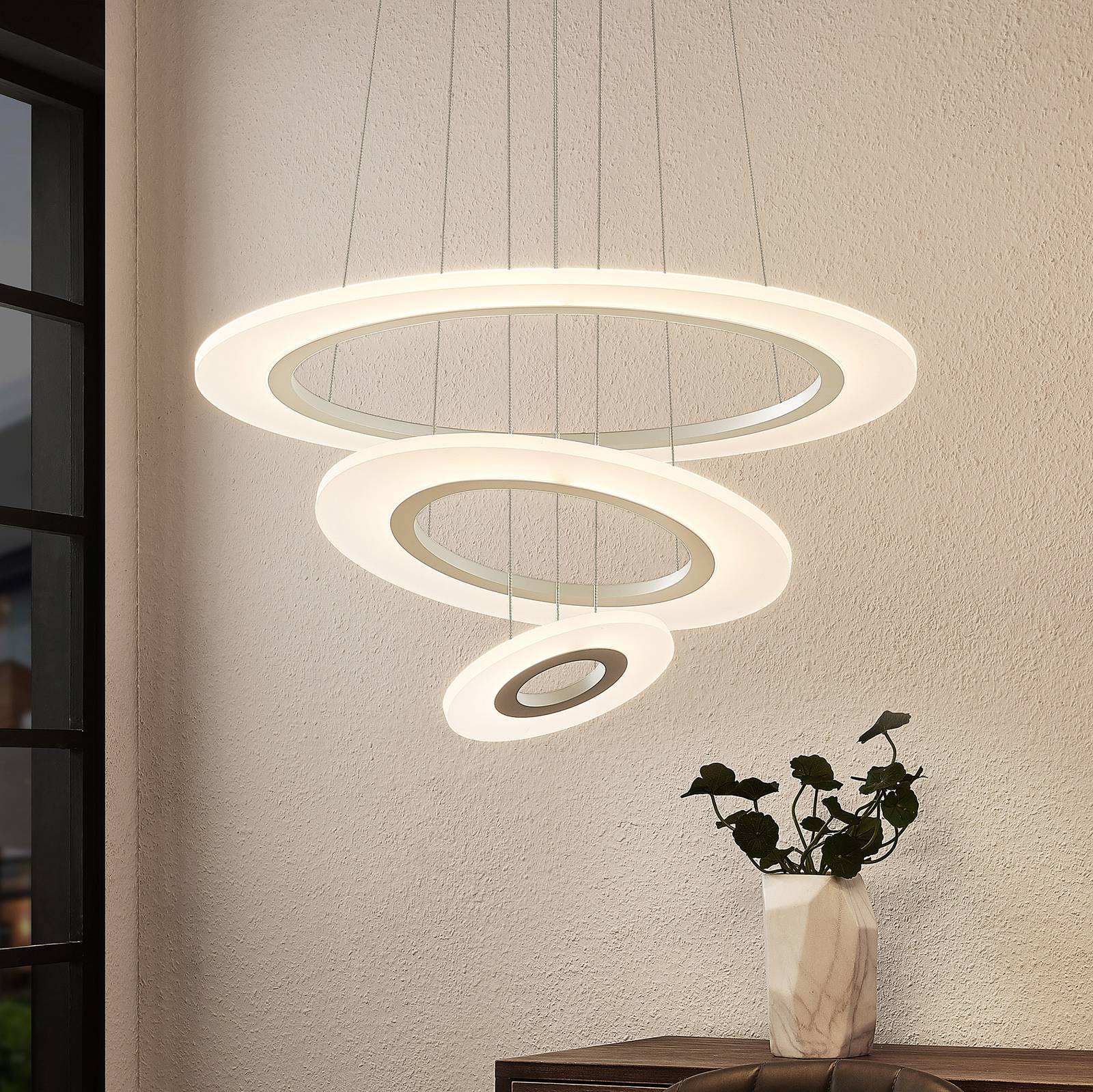 Lindby Amisu LED hanglamp met drie ringen