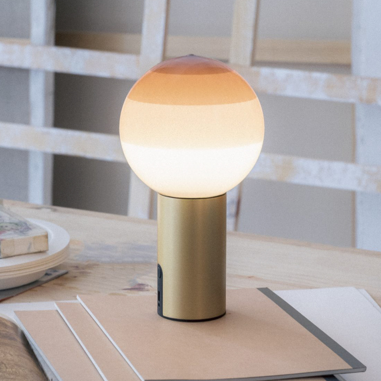 Lampa de masă cu baterie MARSET Dipping Light crem/alamă dimabilă - Camera de zi / sufragerie - Design - crem alamă - Sticlă