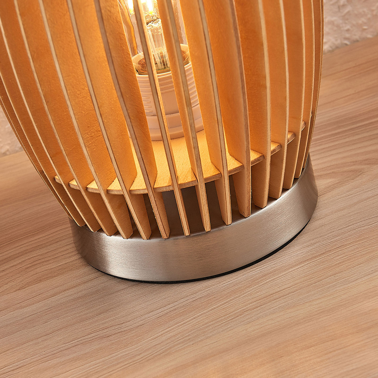Lampada da tavolo Jemile in legno di betulla