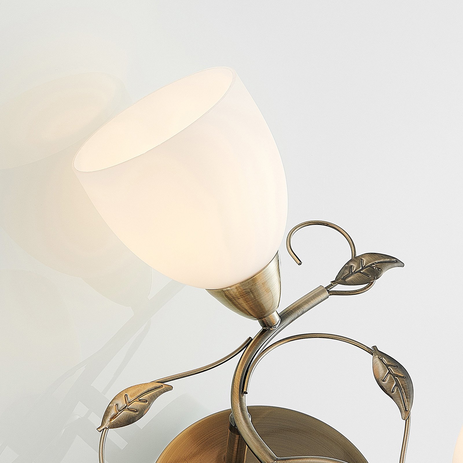 Lindby Thaddeus ceiling light, 3-bulb, 23 cm