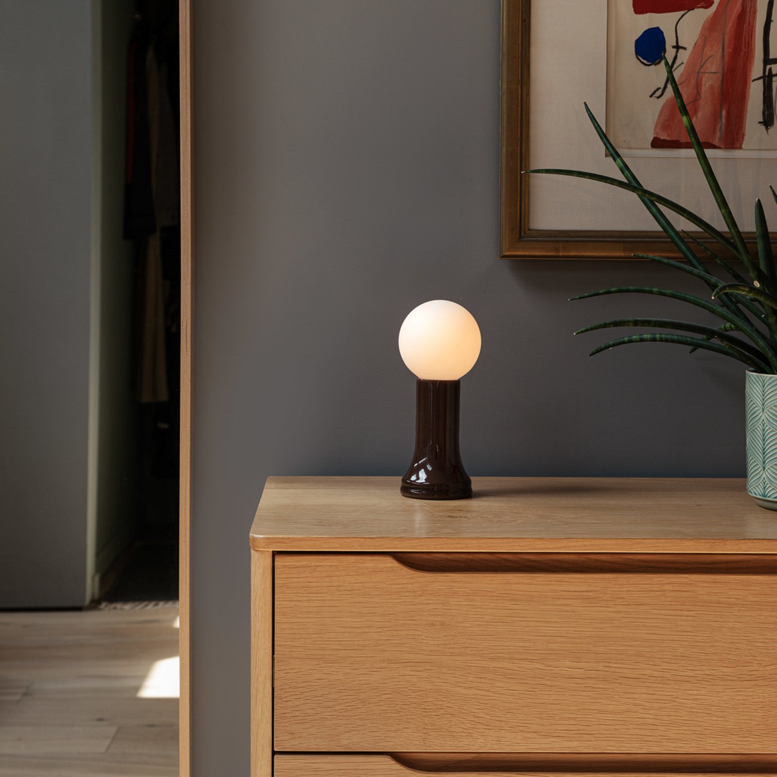 Επιτραπέζιο φωτιστικό Tala Shore, γυαλί, E27 λαμπτήρας LED Globe, καφέ