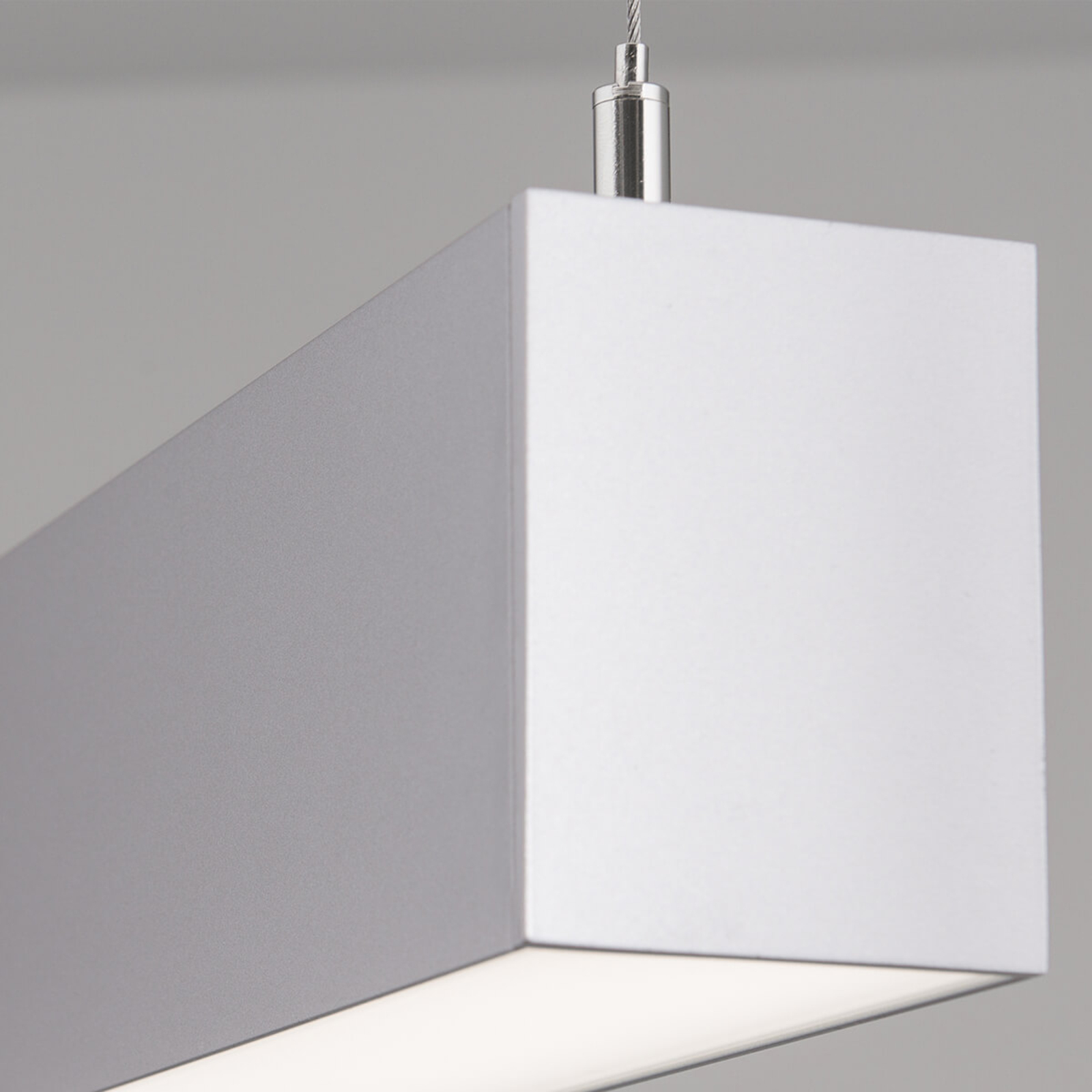 Светодиодна лампа за таван Sando с комплект за окачване - 114 cm