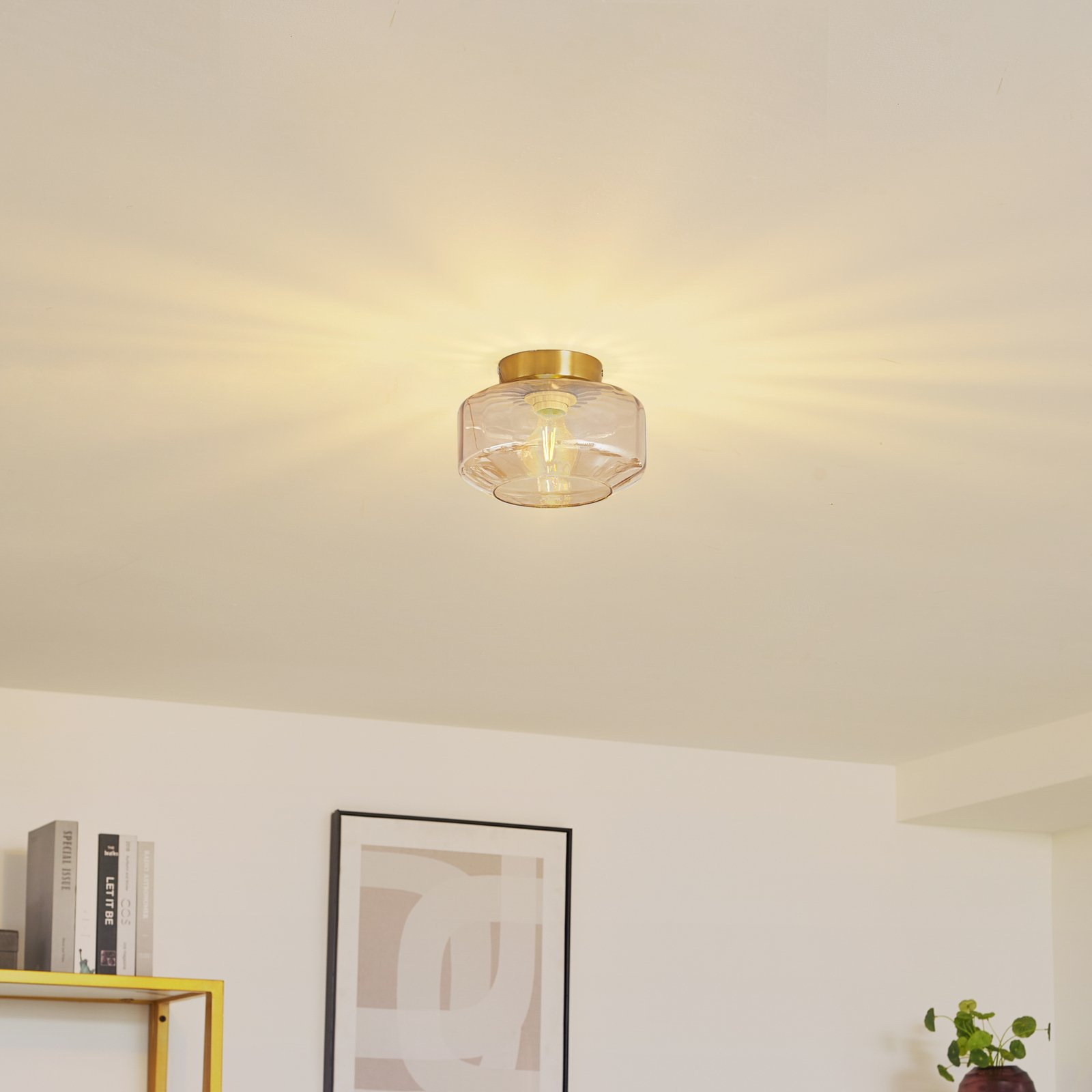 Lindby ceiling light Hildur, amber, glass, Ø 22 cm