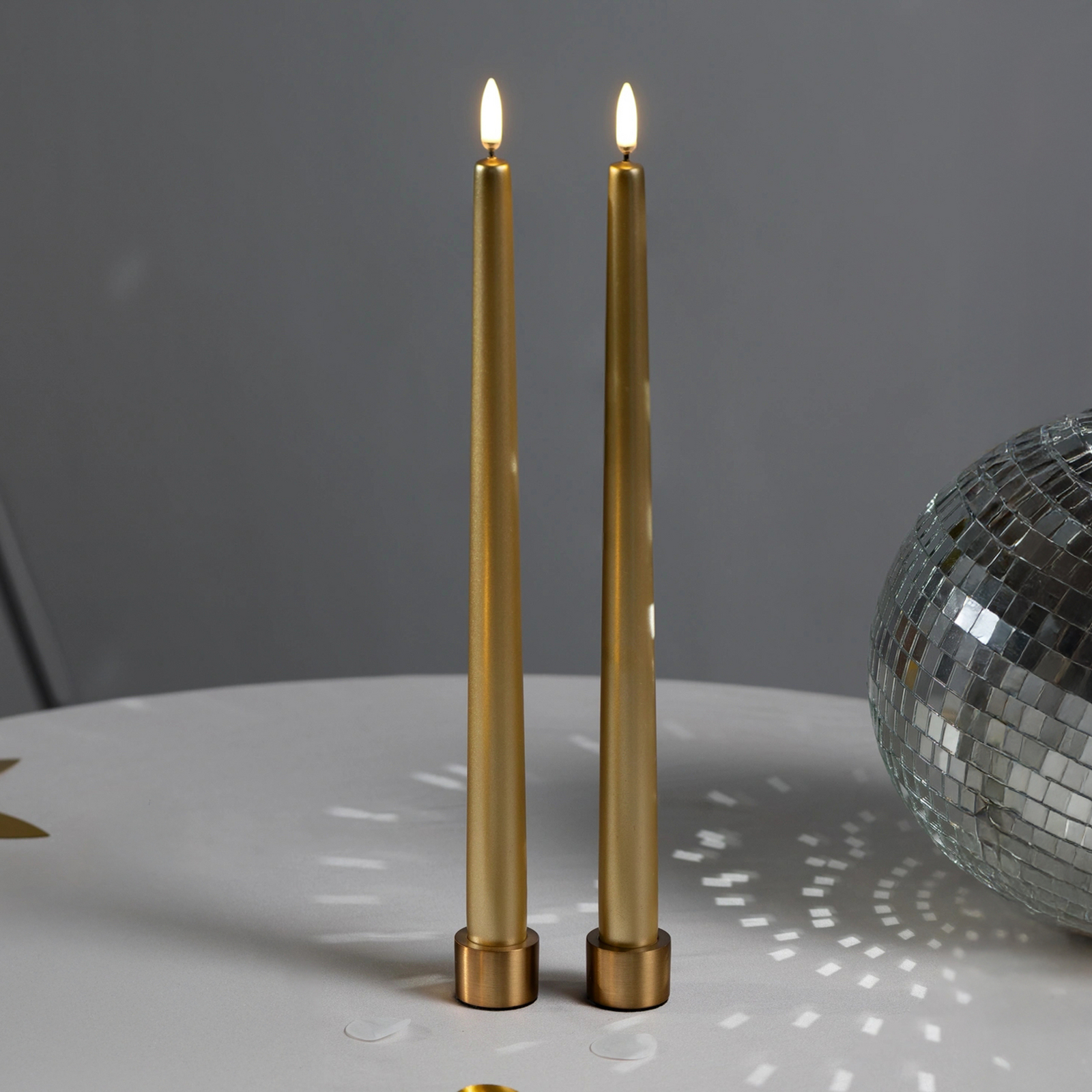 TAPER LED-stearinljus, 2-pack, guldfinish, höjd 32 cm - Uyuni Lighting TAPER LED-stearinljus, 2-pack, guldfinish, höjd 32 cm - Uyuni Lighting