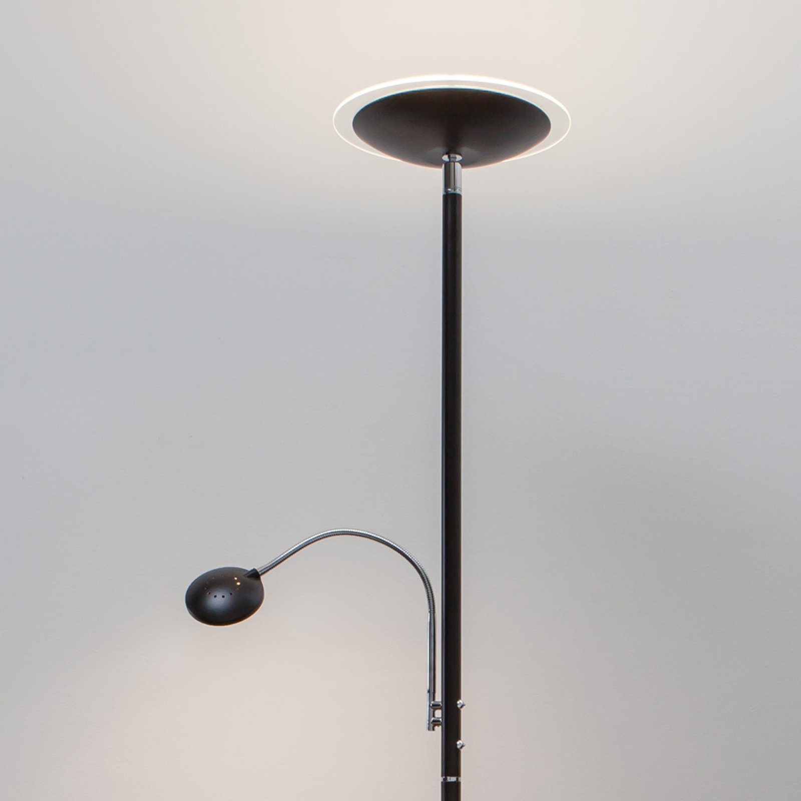 Malea LED Golvlampa w/Arm Black - Lindby