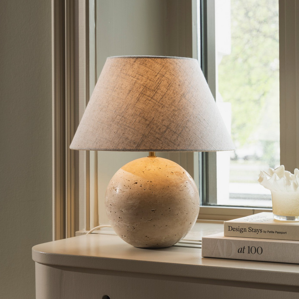 Globen Lighting Castello bordslampa beige/beige höjd 28 cm, beige från Globen Lighting