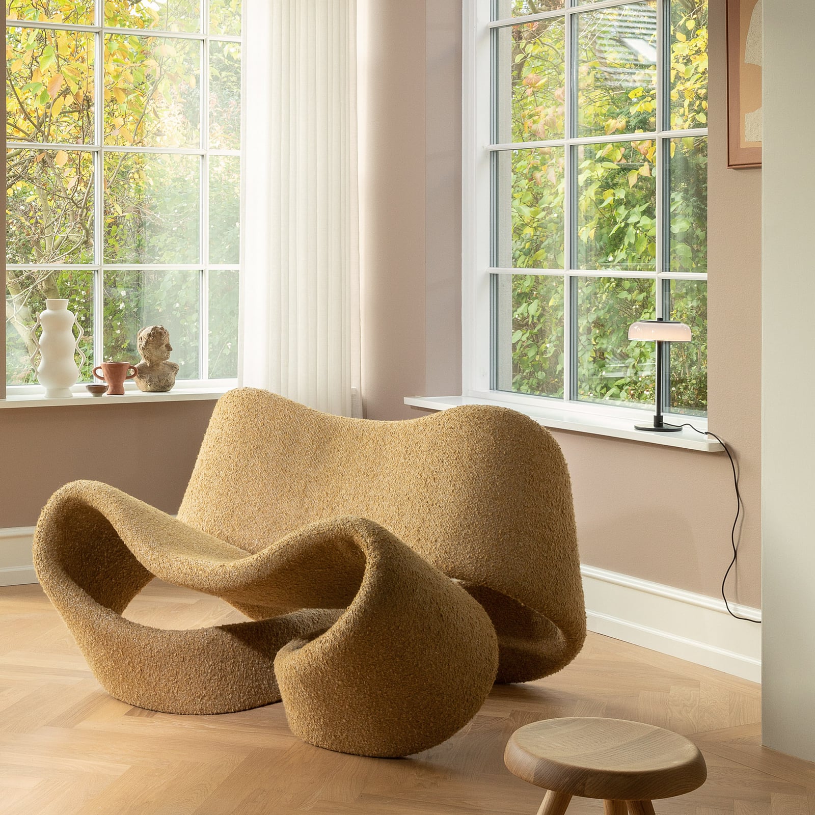 lampe de table LED Nuura Blossi, hauteur 31 cm, noir/opale