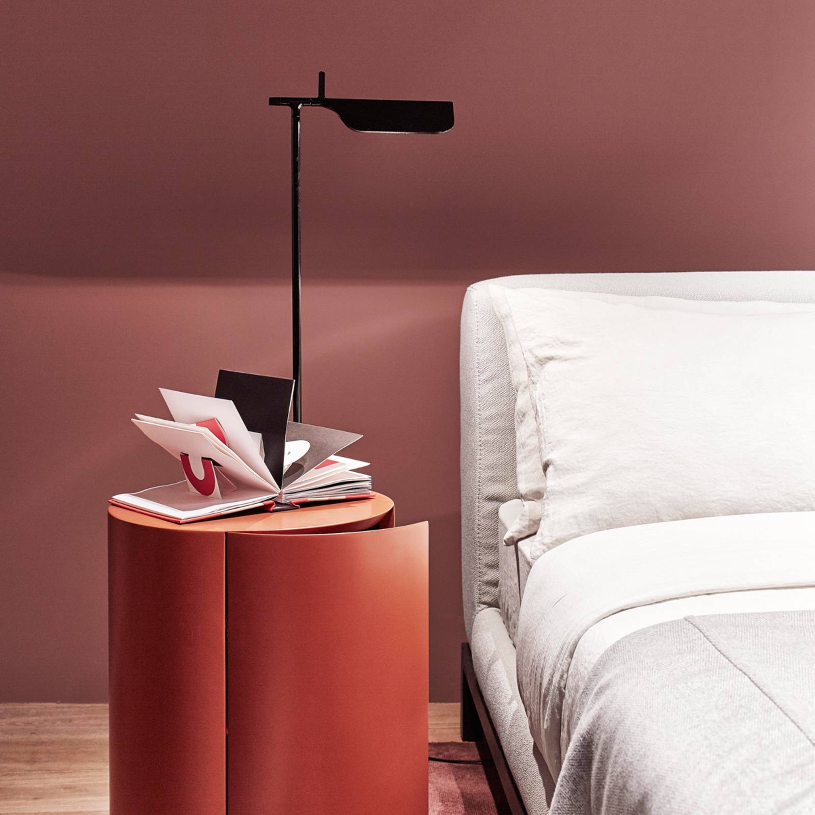 Flos TAB LED Table Lamp in Black, for Living / Dining Room, Aluminium, PMMA, 9 W, energy efficiency: A+, W: 27.3 cm, H: 32.7 cm