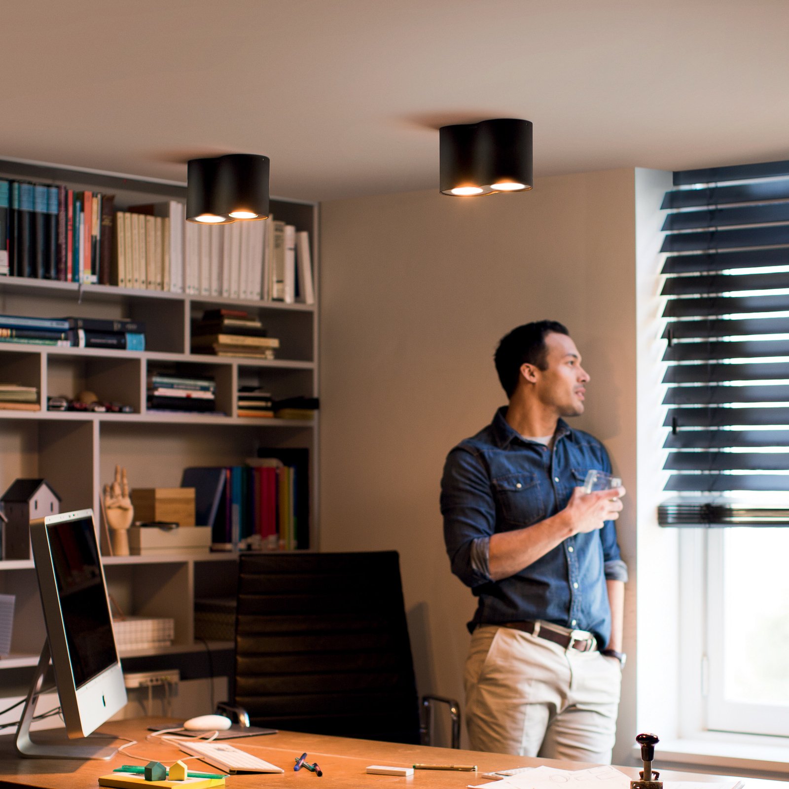 Philips Hue White Ambiance Pillar LED reflektor, 2 světla, černý