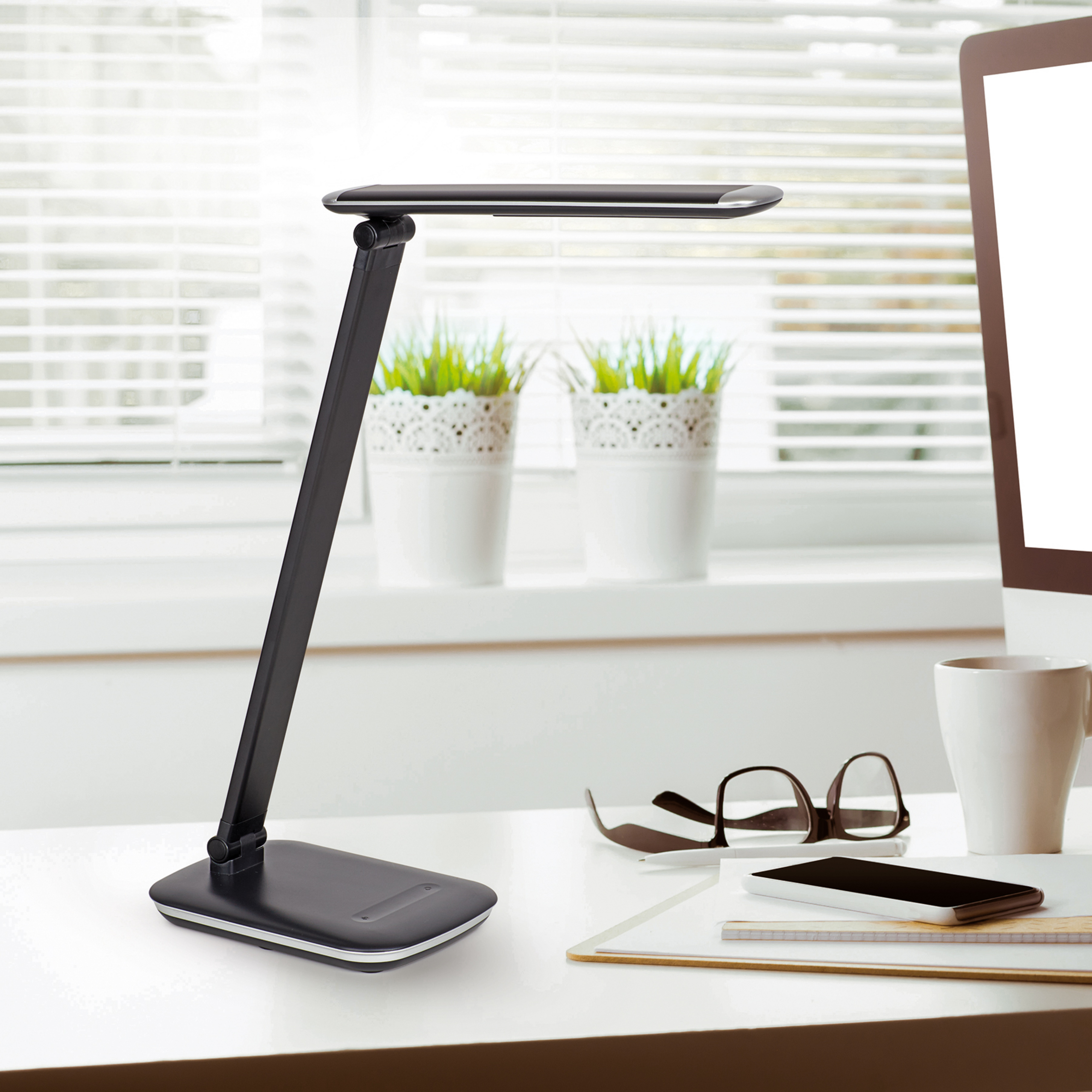 LED laualamp MAULjazzy, must, kõrgus 43 cm, hämar USB port