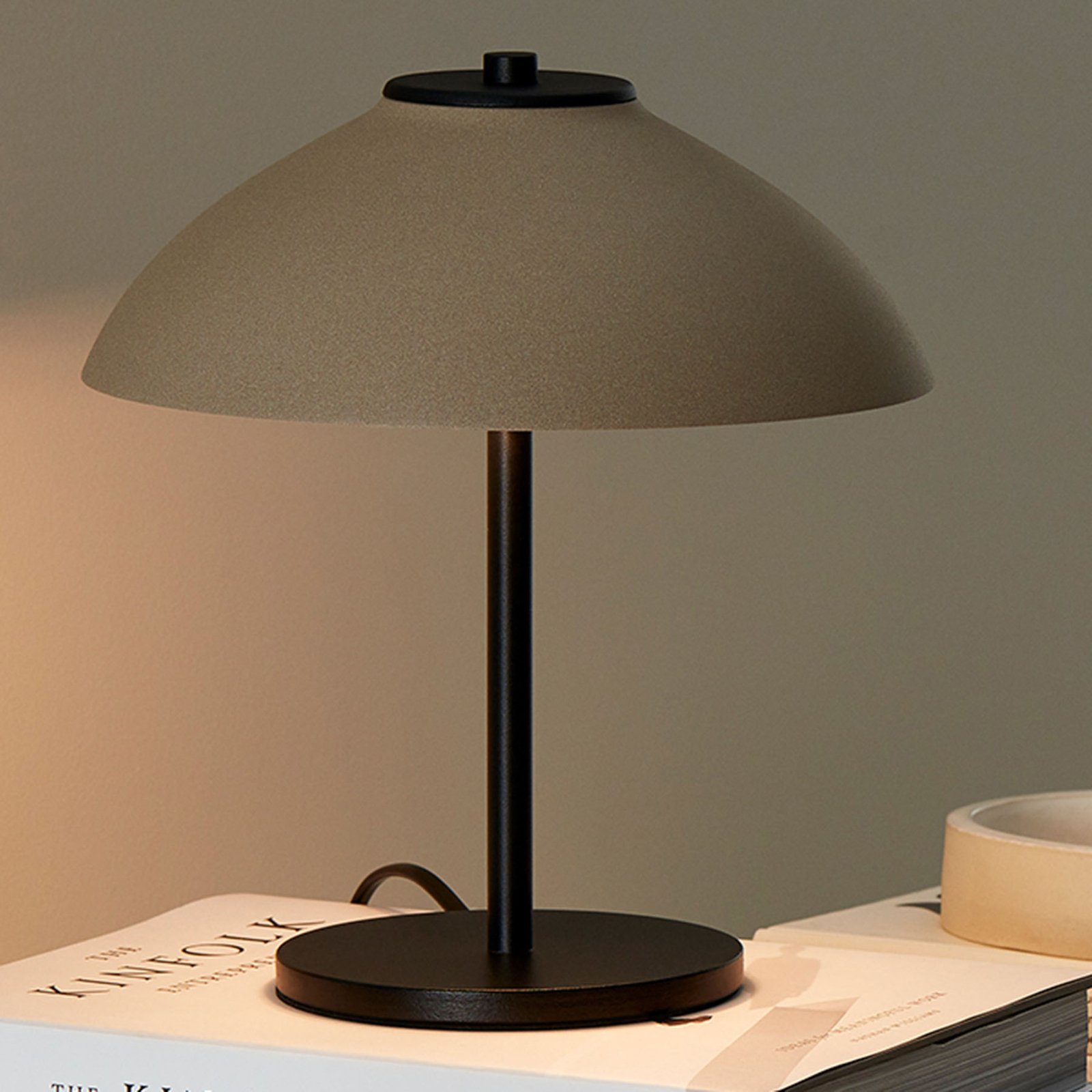Bordlampe Vali, høyde 25,8 cm, svart/beige
