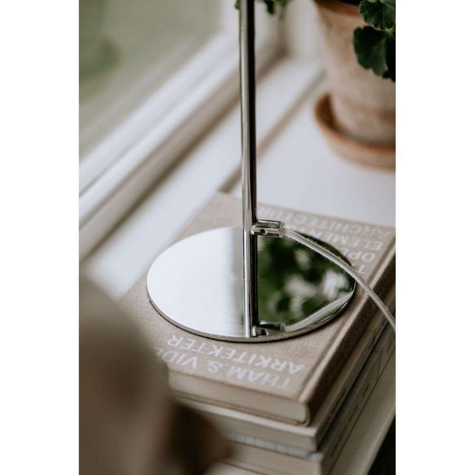 Icon bordslampa Chrome Globen Lighting - Vardagsrum - Metall