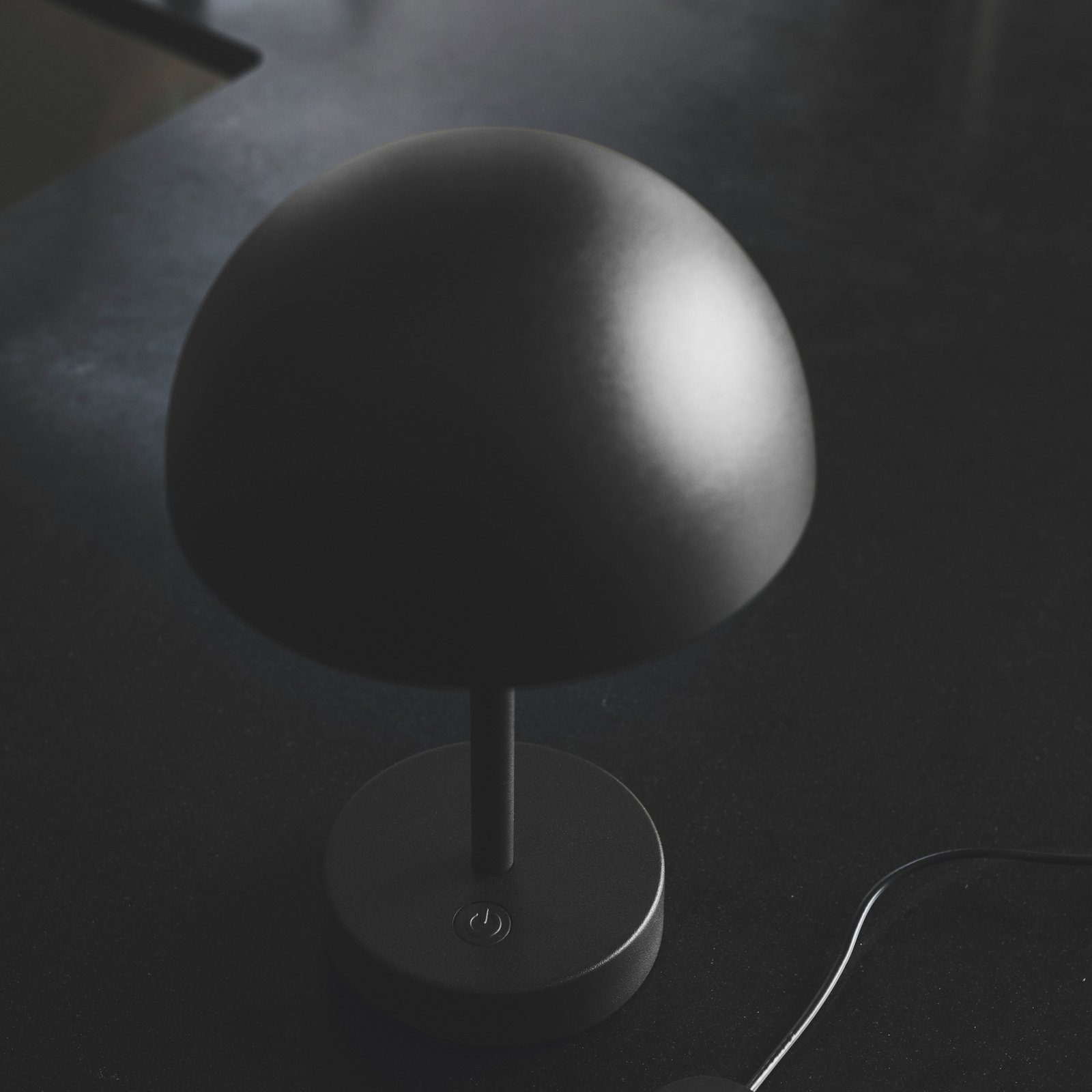Ellen To-Go LED-es újratölthető asztali lámpa, alumínium, fekete