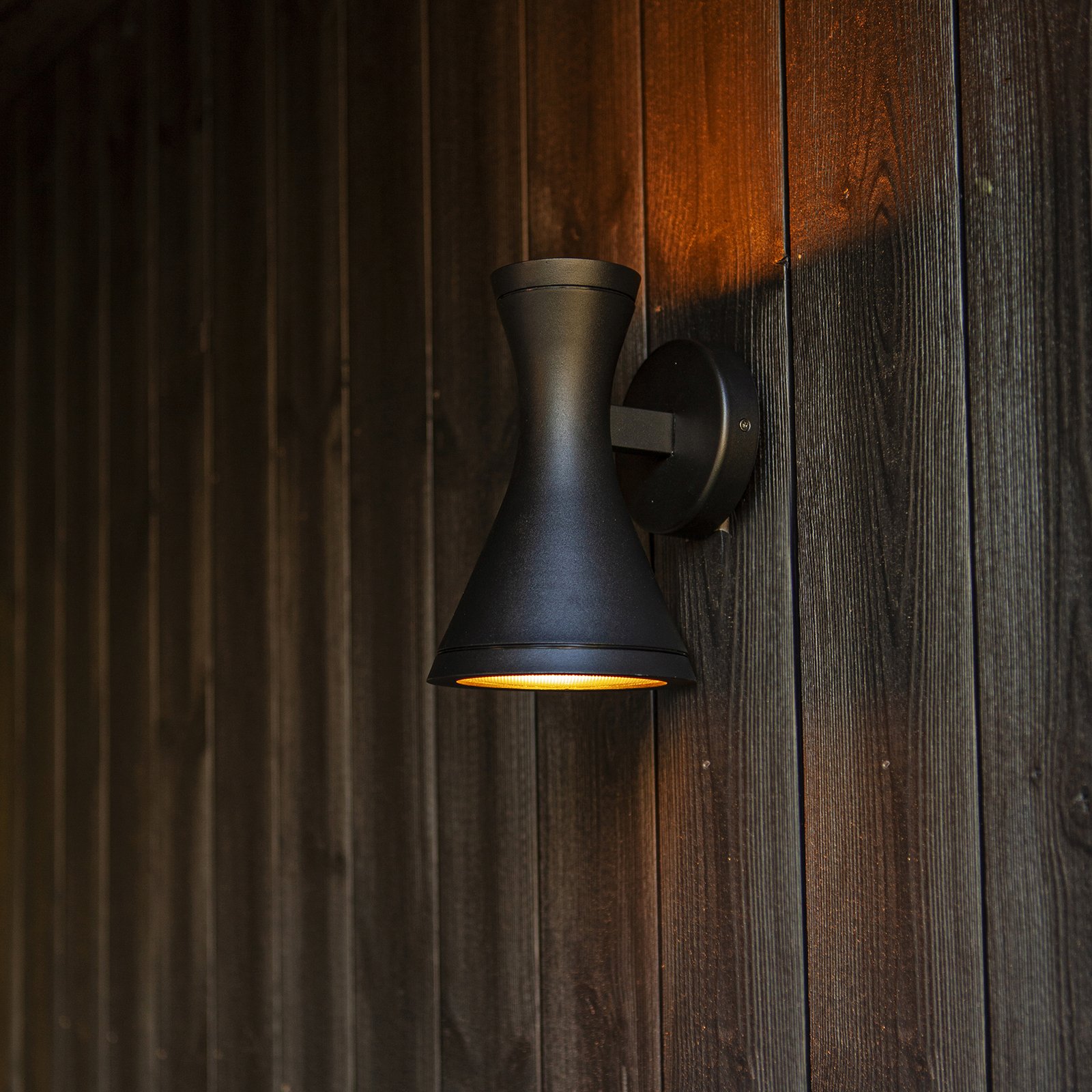 Brund outdoor wall light, asymmetrical