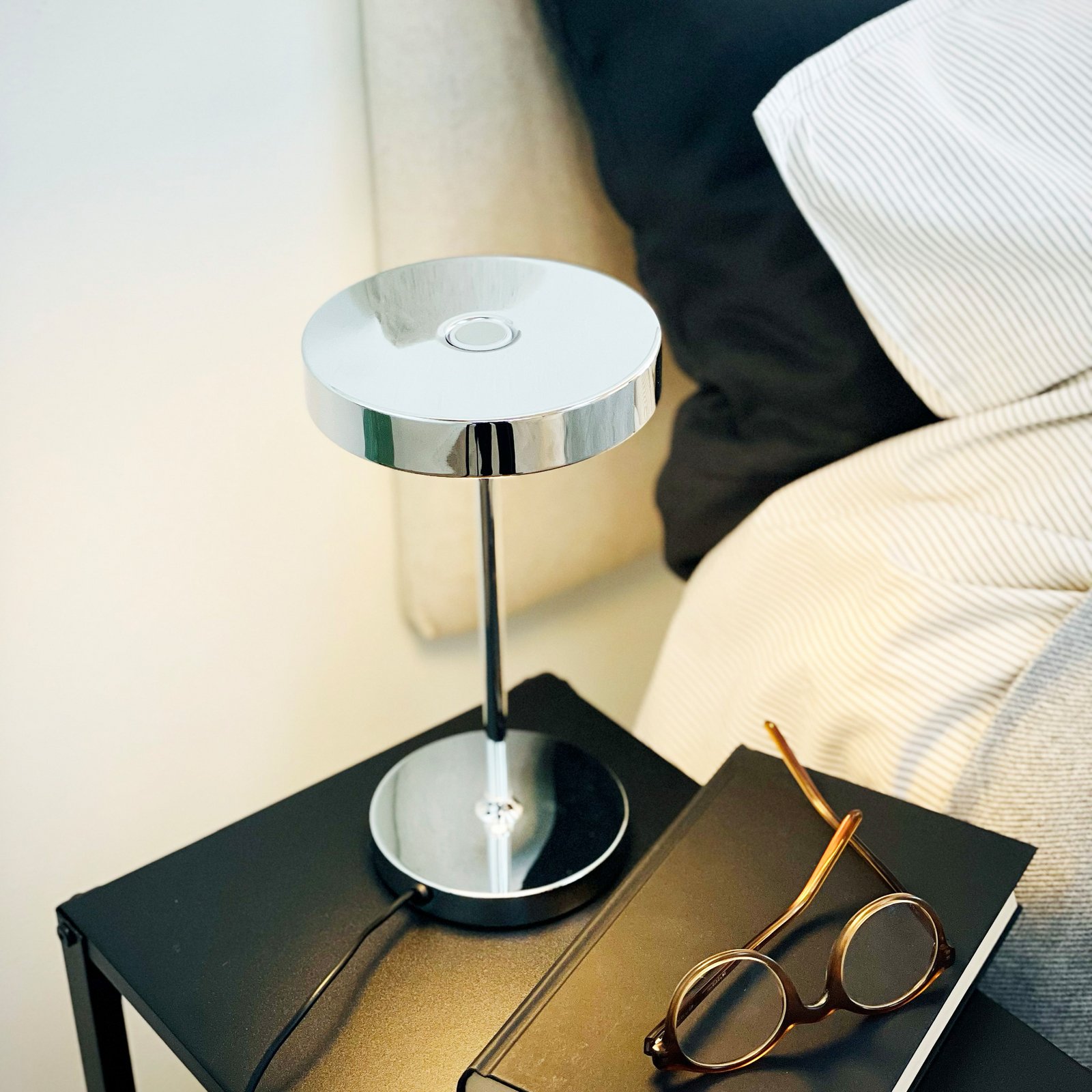 Lampe à poser LED Starlight, chrome, hauteur 26 cm - Dyberg Larsen Lampe à poser LED Starlight, chrome, hauteur 26 cm - Dyberg Larsen