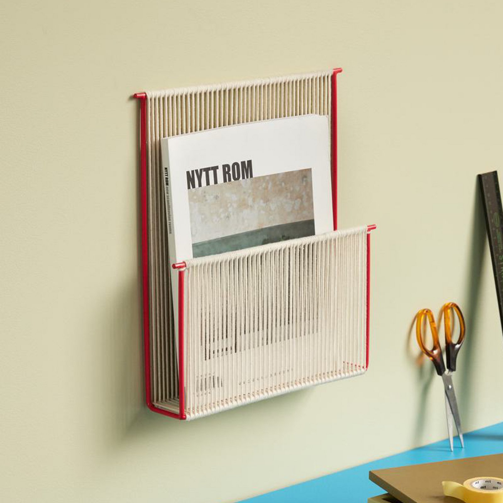 String Wall Magazine Holder Crvena/Bijela - Hübsch