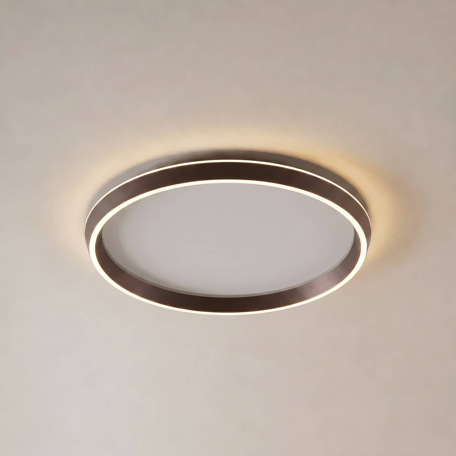 Lampa sufitowa LED Lucande Rylan, brązowa, Ø 62 cm, ściemniana, CCT