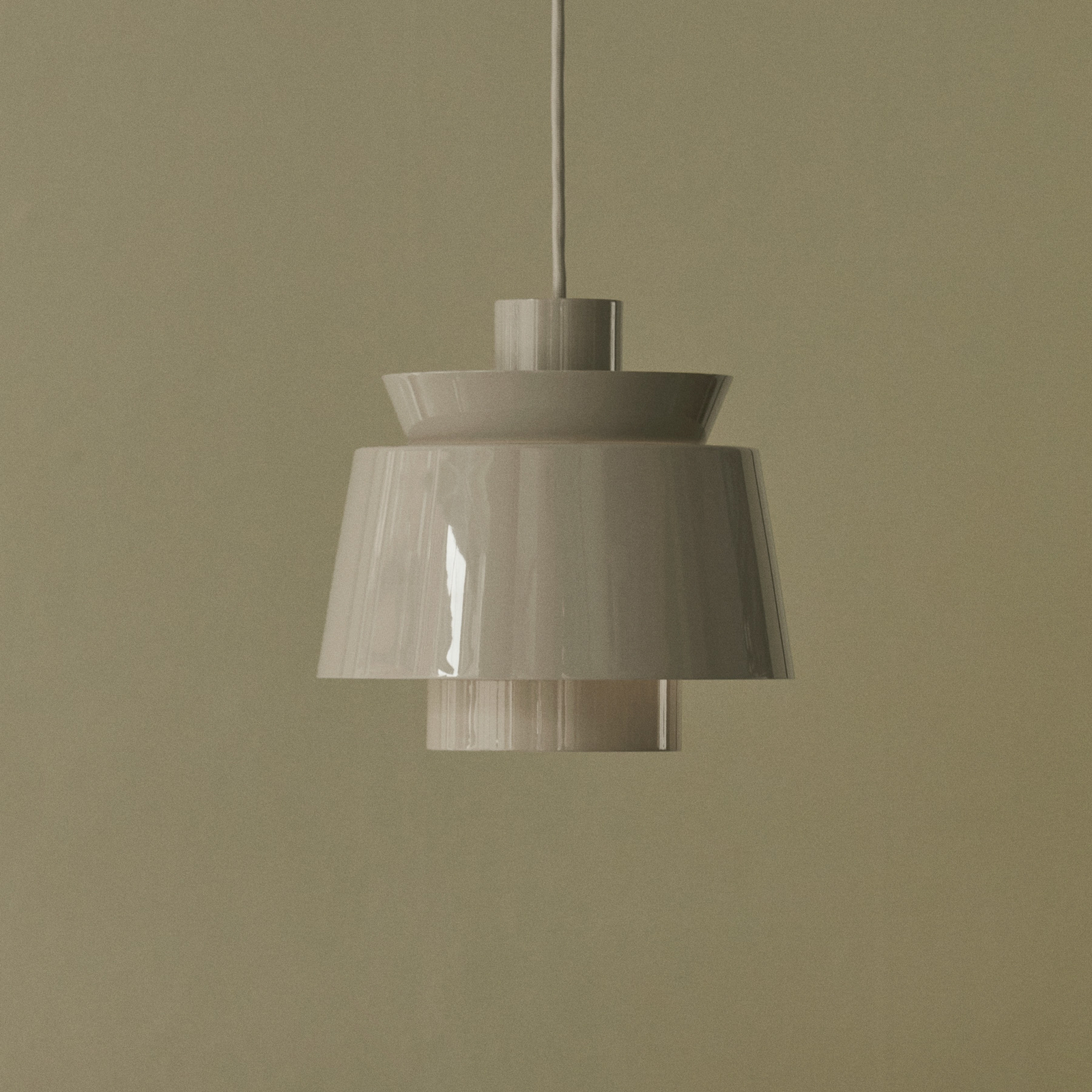 Suspension Utzon JU1, Ø 22 cm, gris-beige - &TRADITION Suspension Utzon JU1, Ø 22 cm, gris-beige - &TRADITION