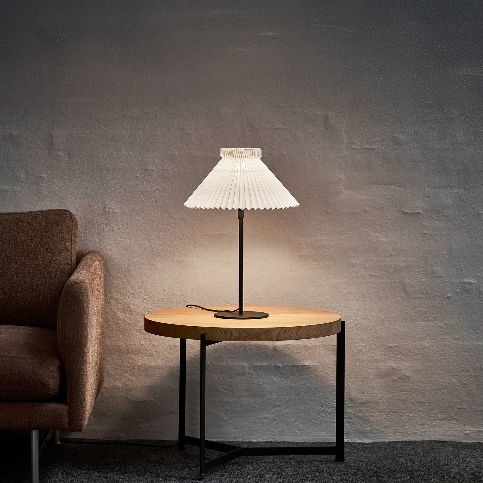 LE KLINT Tischleuchte LK 334, Papier, weiß, Höhe 50 cm