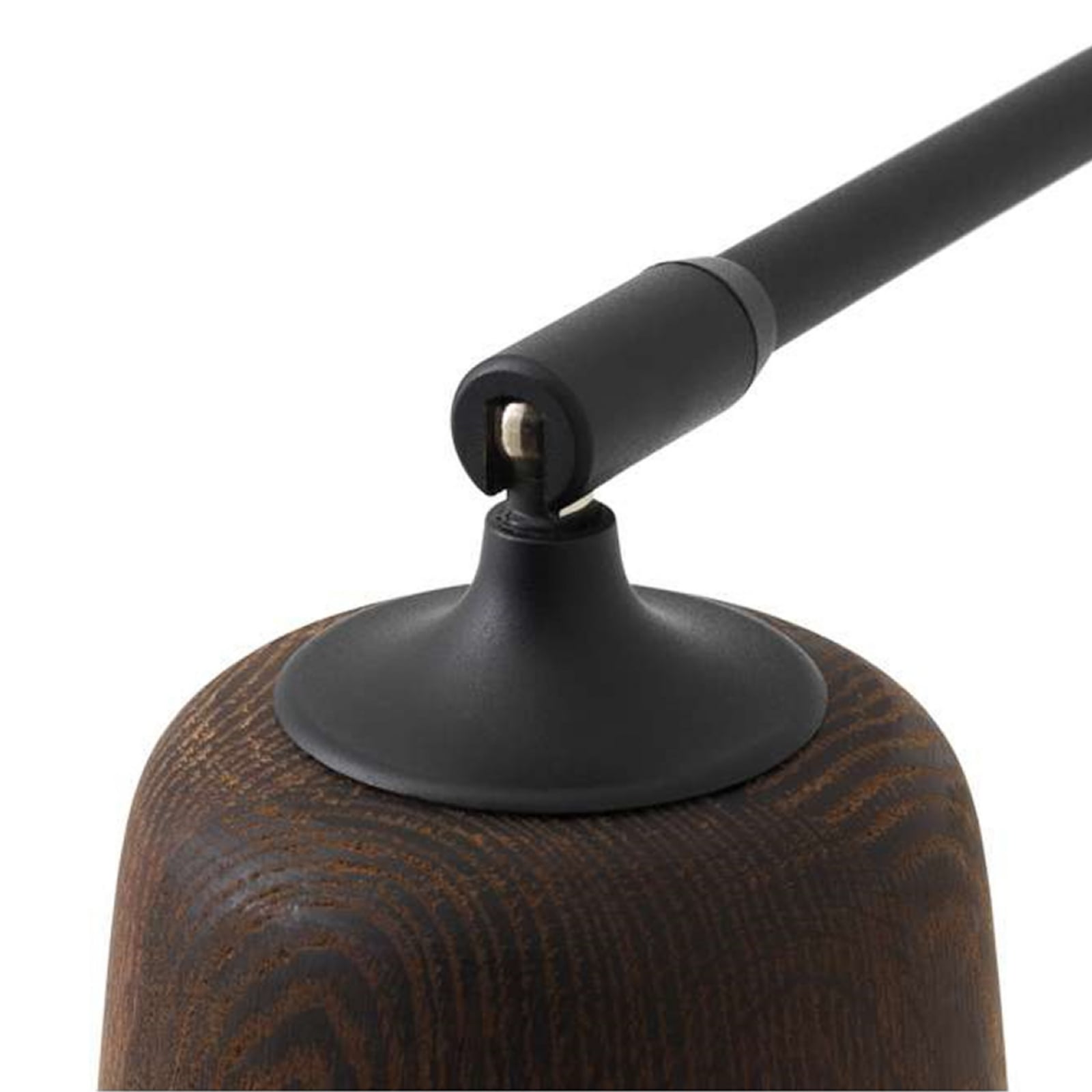 Materiale: Gulvlampe i røget eg – New Works Materiale: Gulvlampe i røget eg – New Works