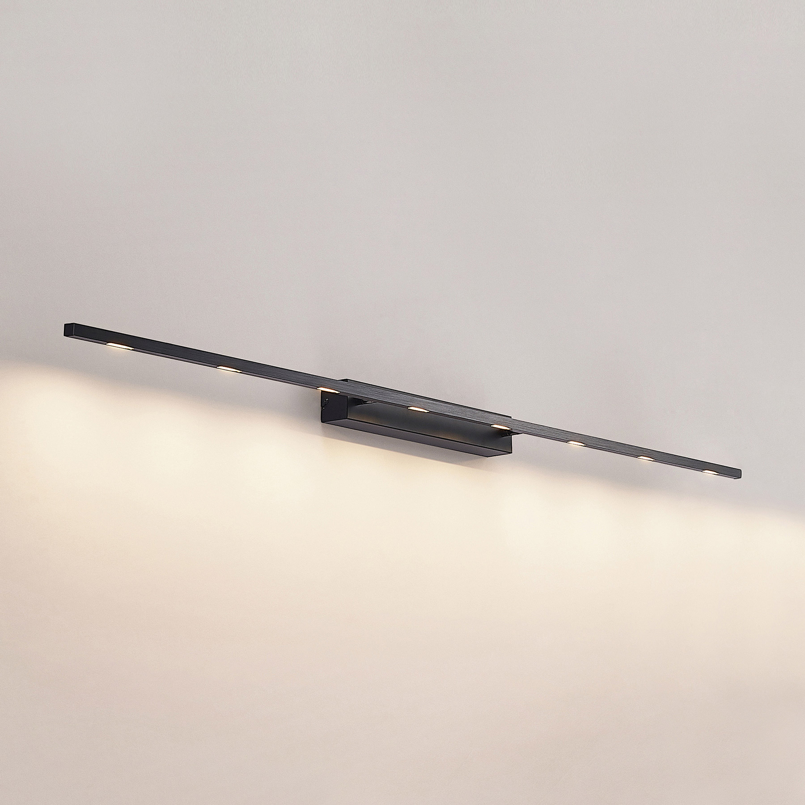 Lucande Stakato nástenné LED svetlo, 8-plameňové
