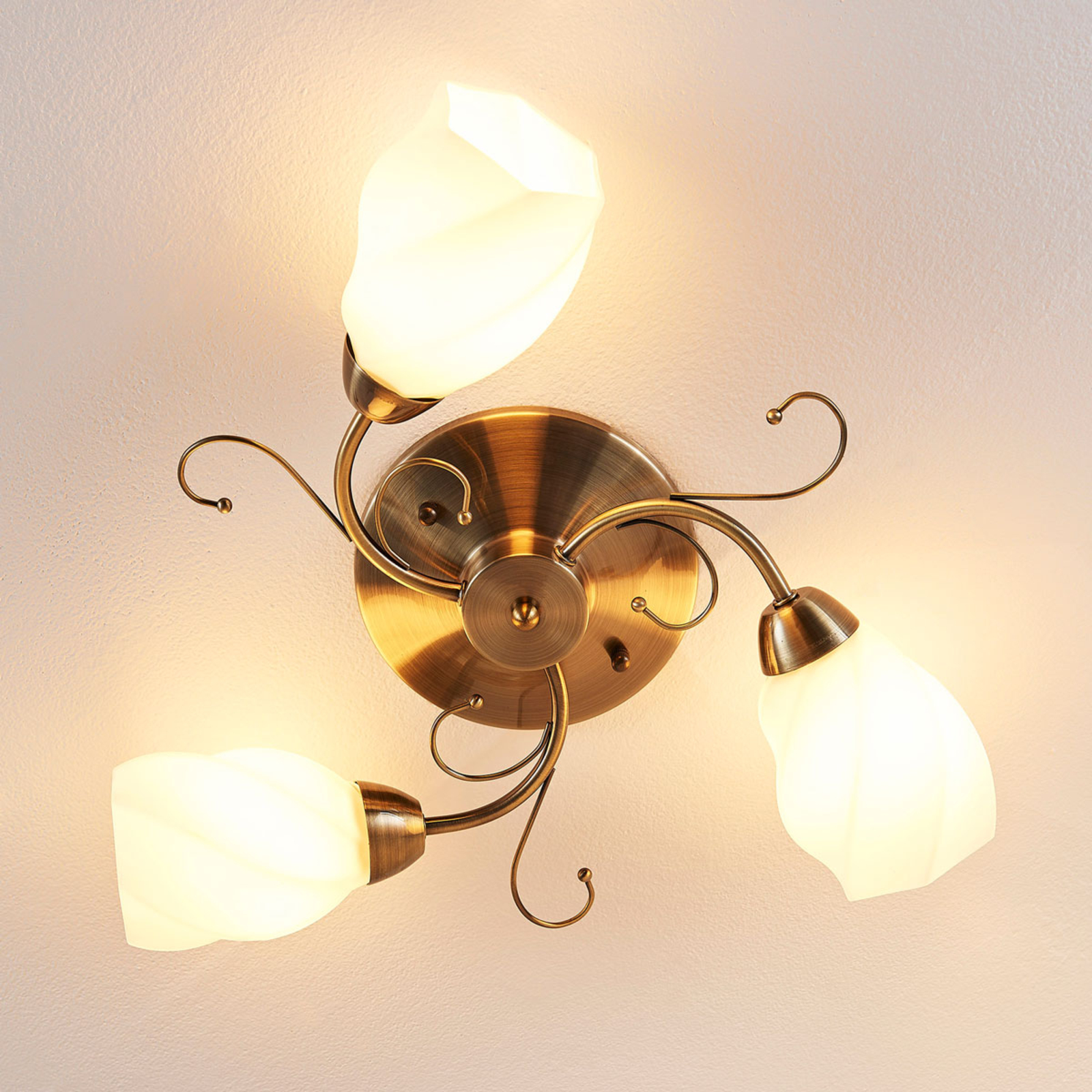 Romantisk udformet loftslampe Amedea