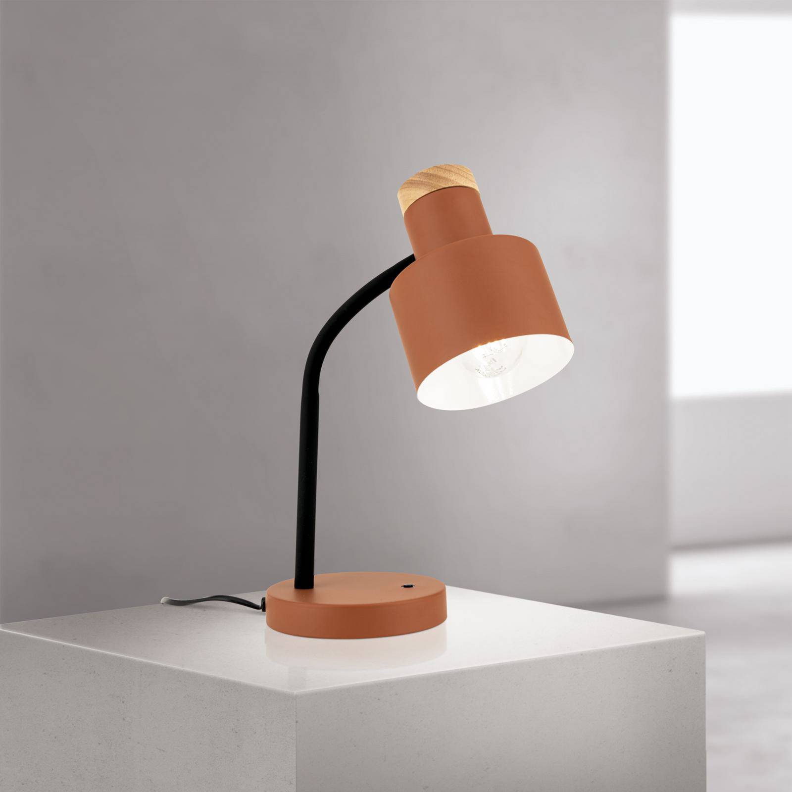 Lampa stołowa Gili, koralowa, stal, wysokość 35 cm, E27