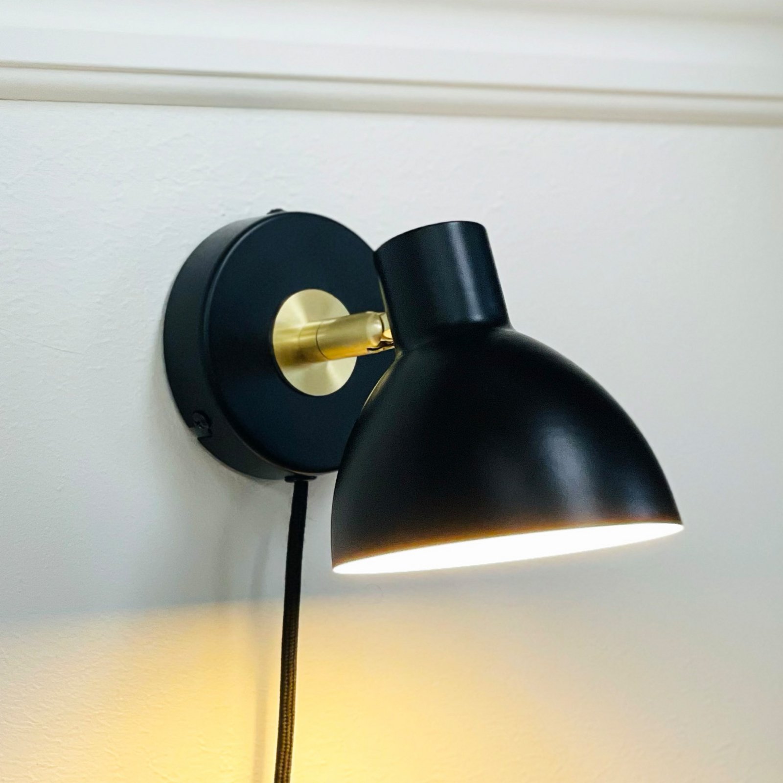 Dyberg Larsen Wandlampe Lilje, schwarz, Ø 16 cm, Metall