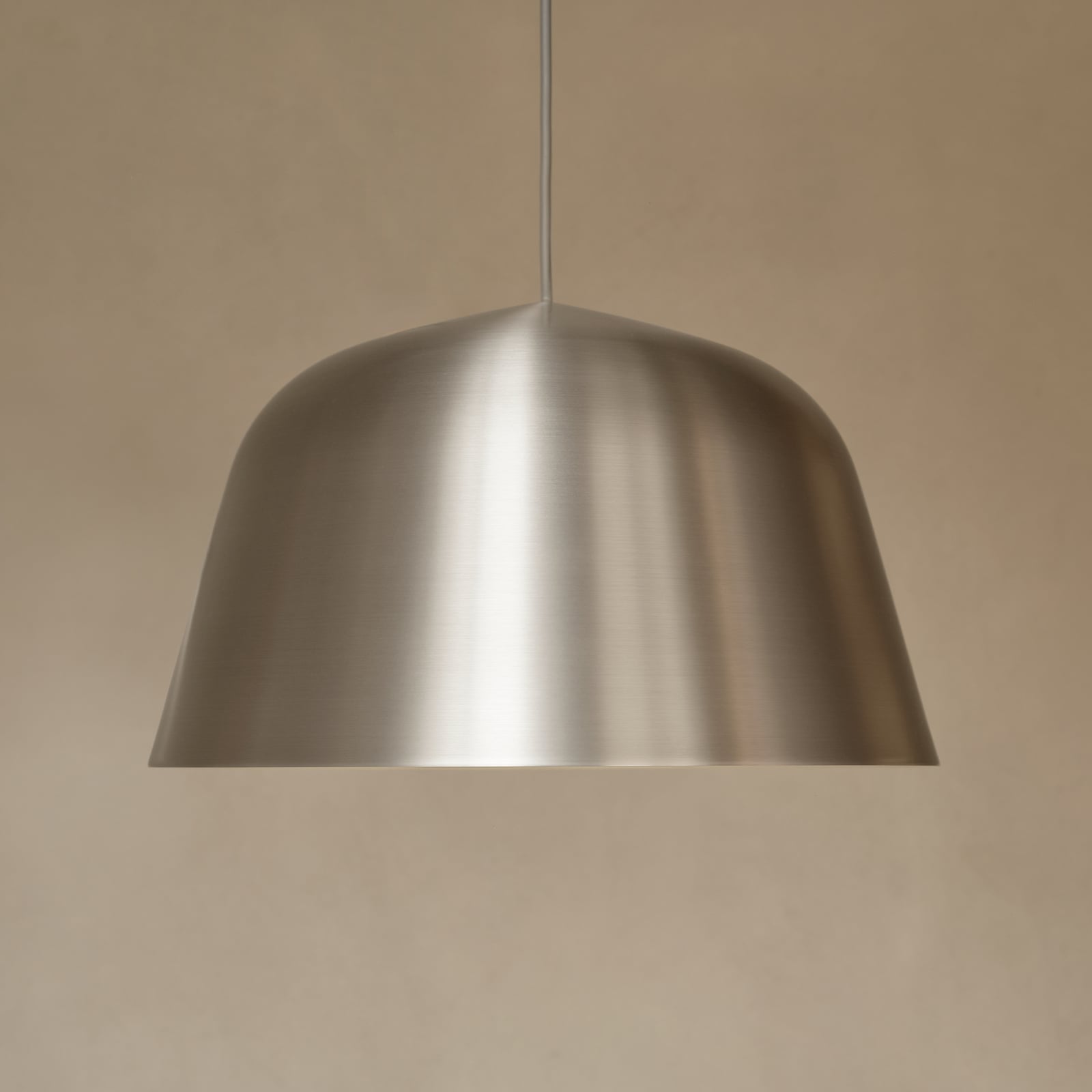 Ambit viseća svjetiljka, siva, Ø 40 cm, aluminij, E27 - Muuto