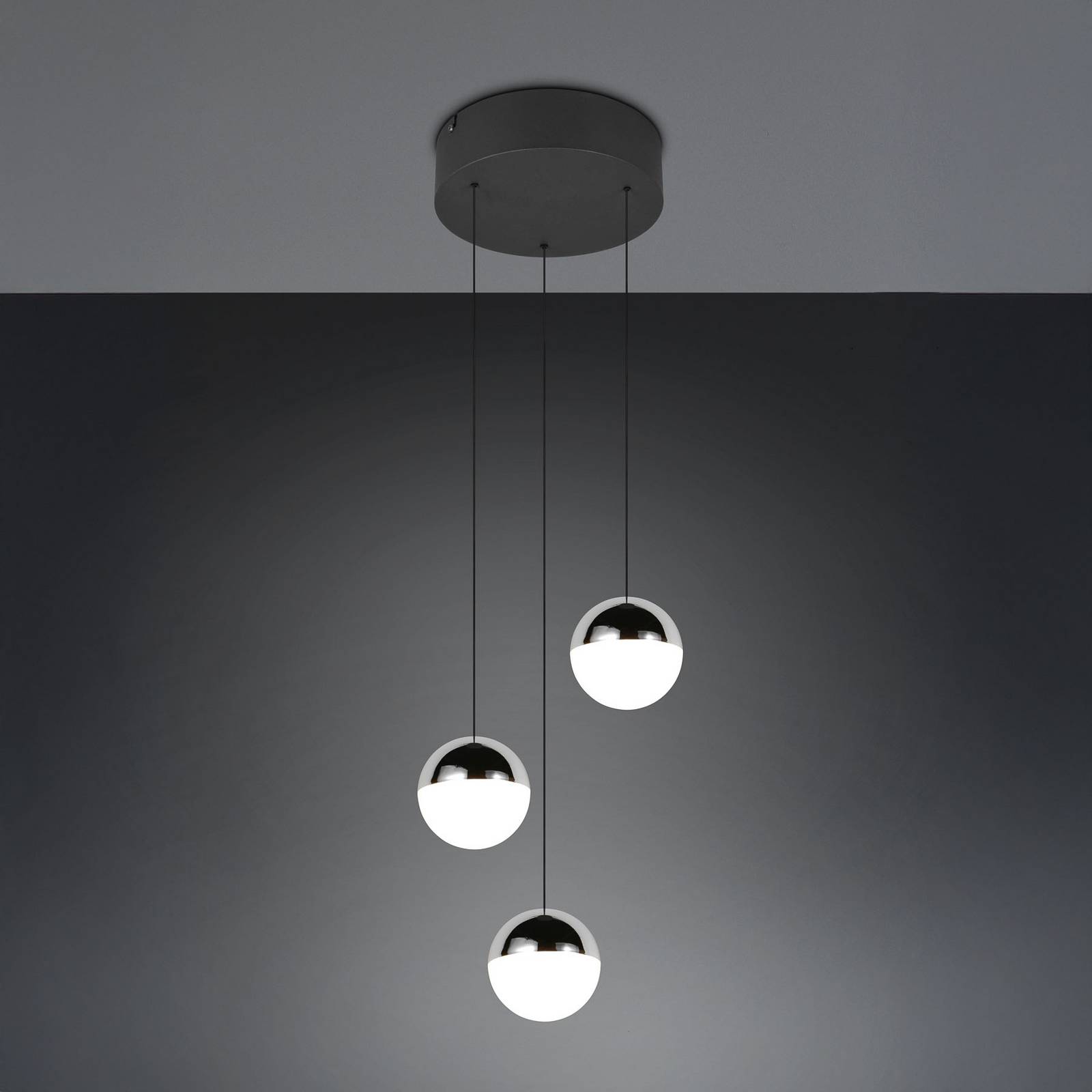 Reality Leuchten Senta LED pendant light, chrome-coloured, Ø 25 cm, 4,000 K, 3-bulb.