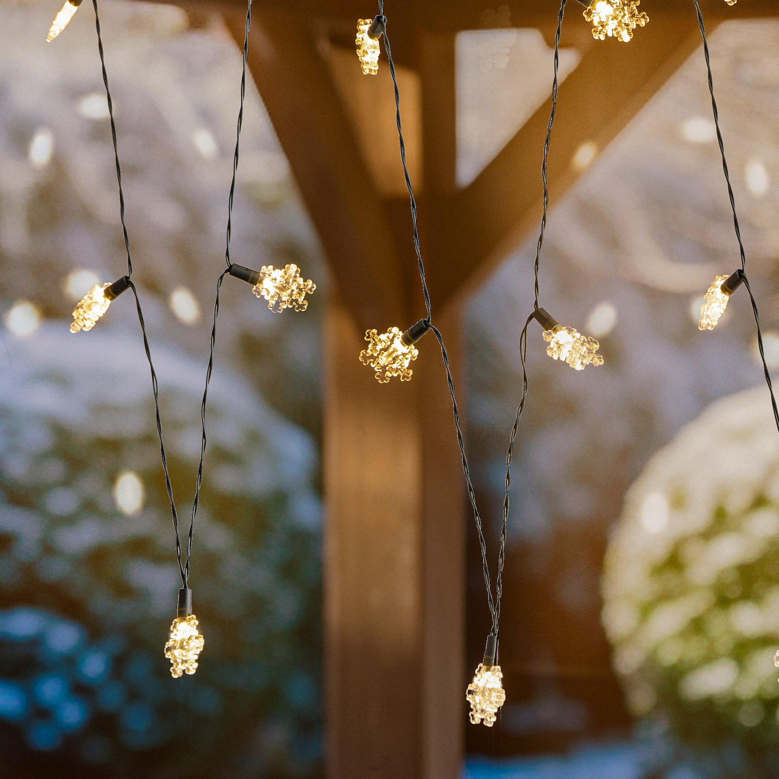Lindby Parrik LED fairy lights, snowflakes