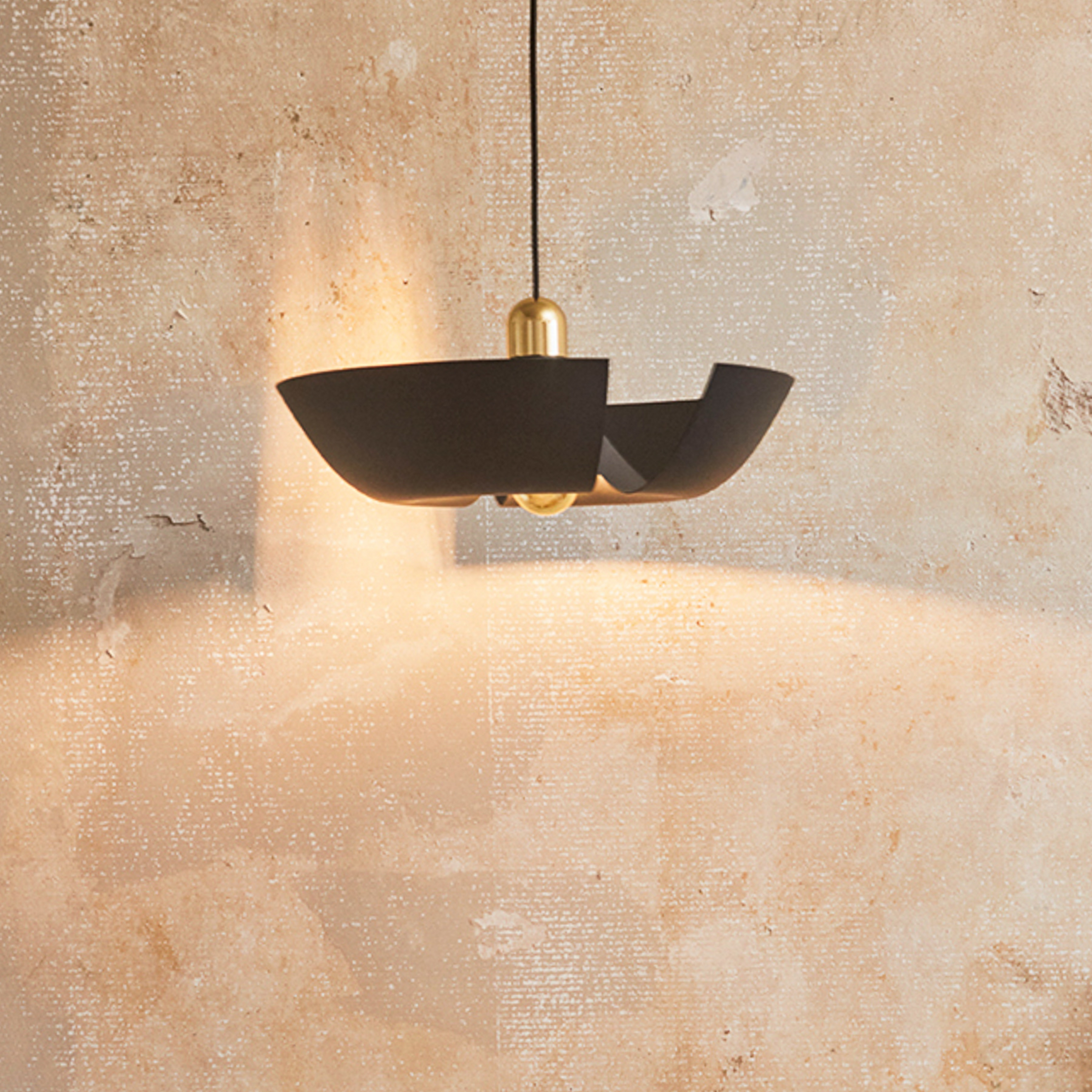 AYTM suspension Cycnus, noir, Ø 30 cm, aluminium, E27