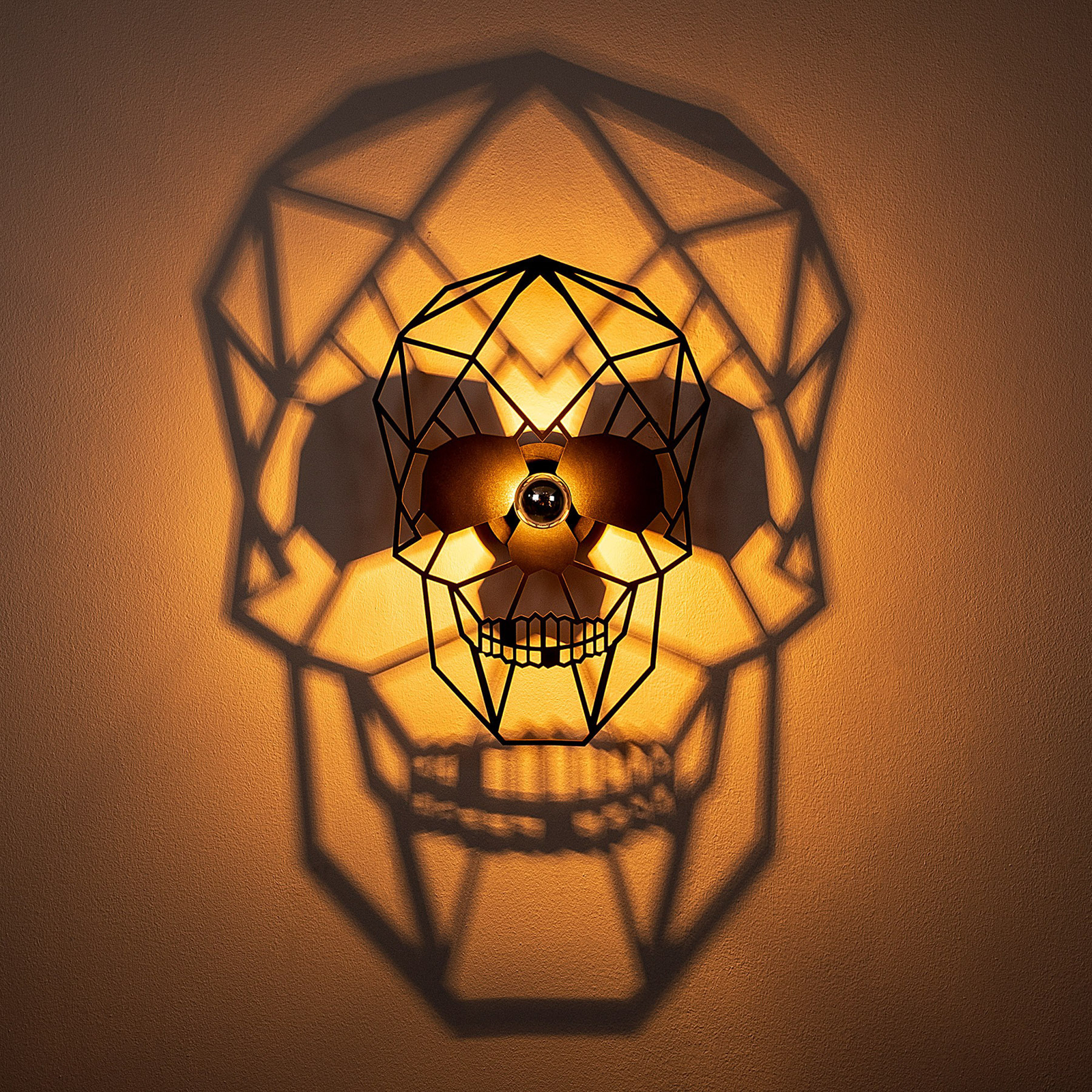W-050 wall lamp, black skull design, laser-cut