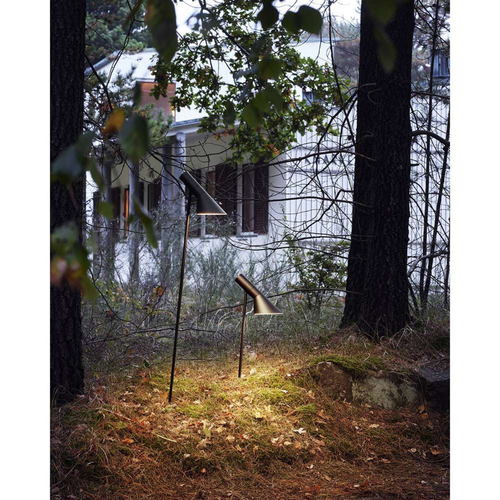 AJ Garden Short trädgårdslampa 2700K Spike Black Louis Poulsen - Terrass - Metall | Produkter - Utomhusbelysning - Pollare | Lampspecialisterna