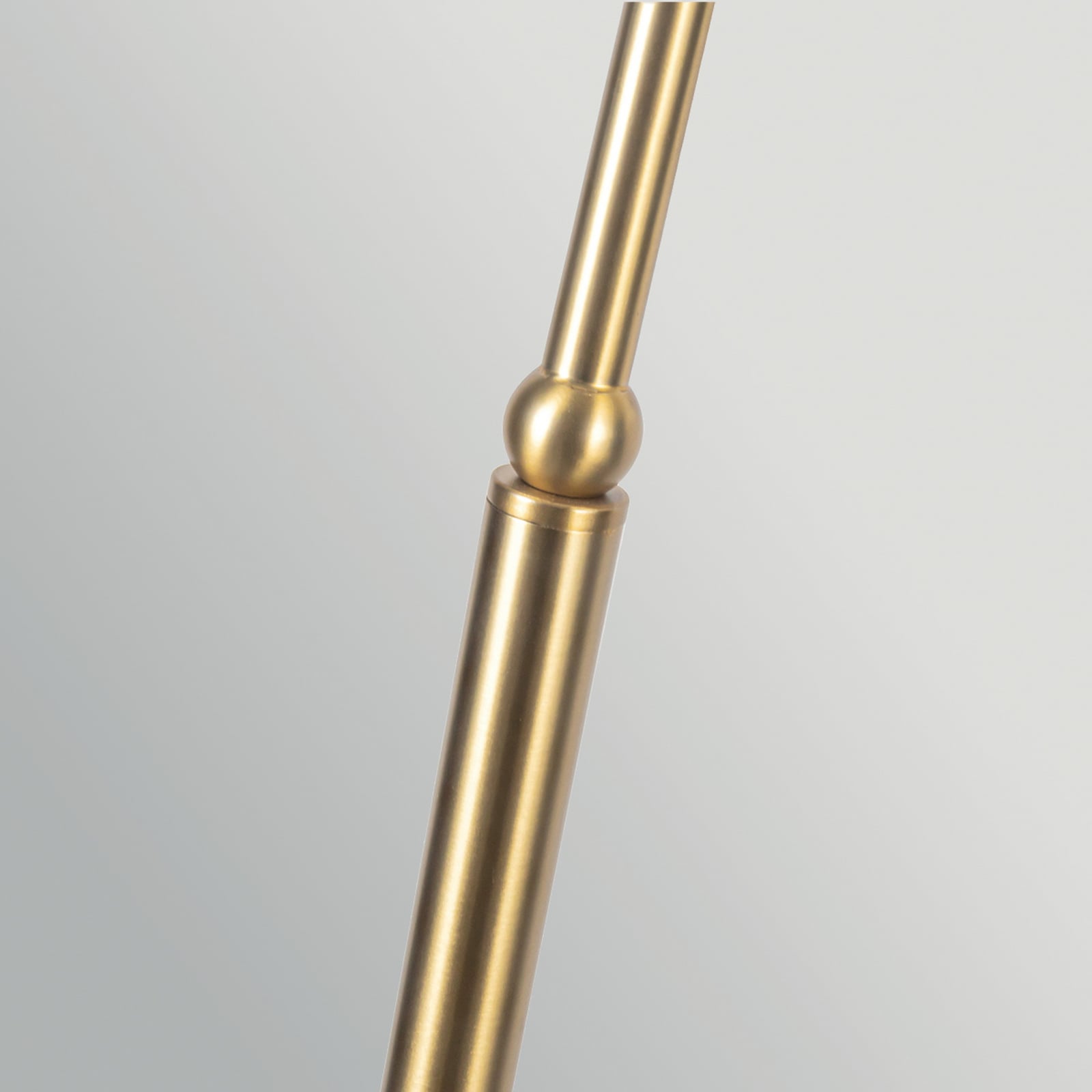 Stovinis šviestuvas „Crosby“, smėlio spalvos/auksinis, aukštis 173 cm, Stovinis šviestuvas „Crosby“, smėlio spalvos/auksinis, aukštis 173 cm,