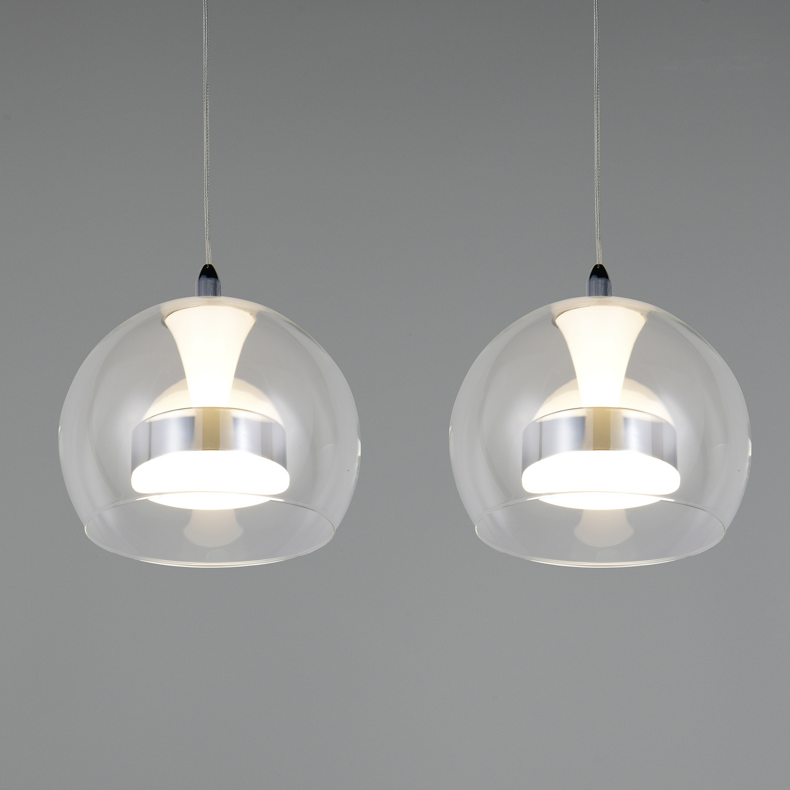 LED lógó lámpa Flynt, hossza 97 cm, króm színű fém, 4 izzós. LED lógó lámpa Flynt, hossza 97 cm, króm színű fém, 4 izzós.