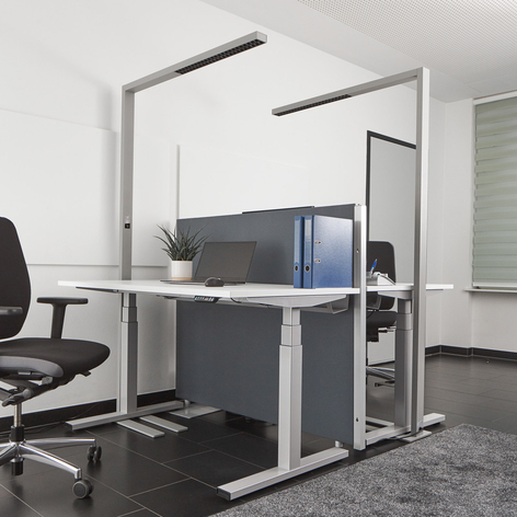 Büro-LED-Stehleuchte Jolinda mit Dimmer, silber