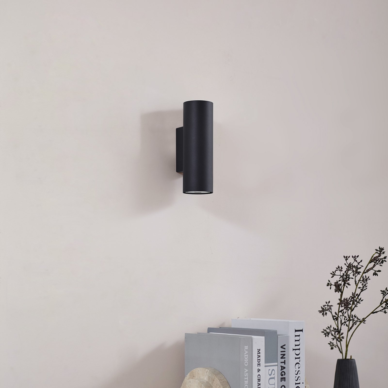 Lindby wandlamp Joffrey, 18 cm, zwart, omhoog/omlaag, GU10